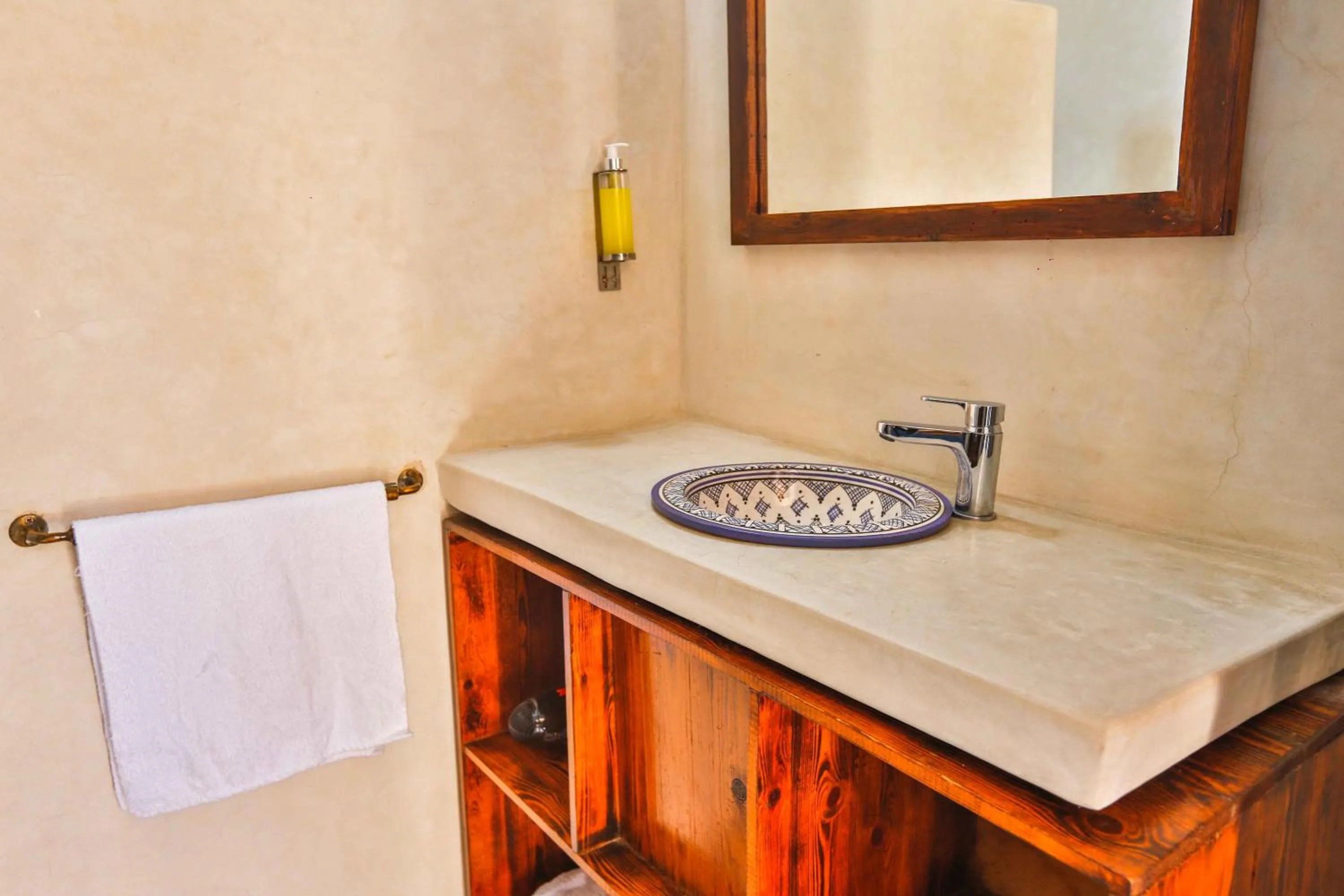 Bathroom in DAR ETTO Riad & Spa