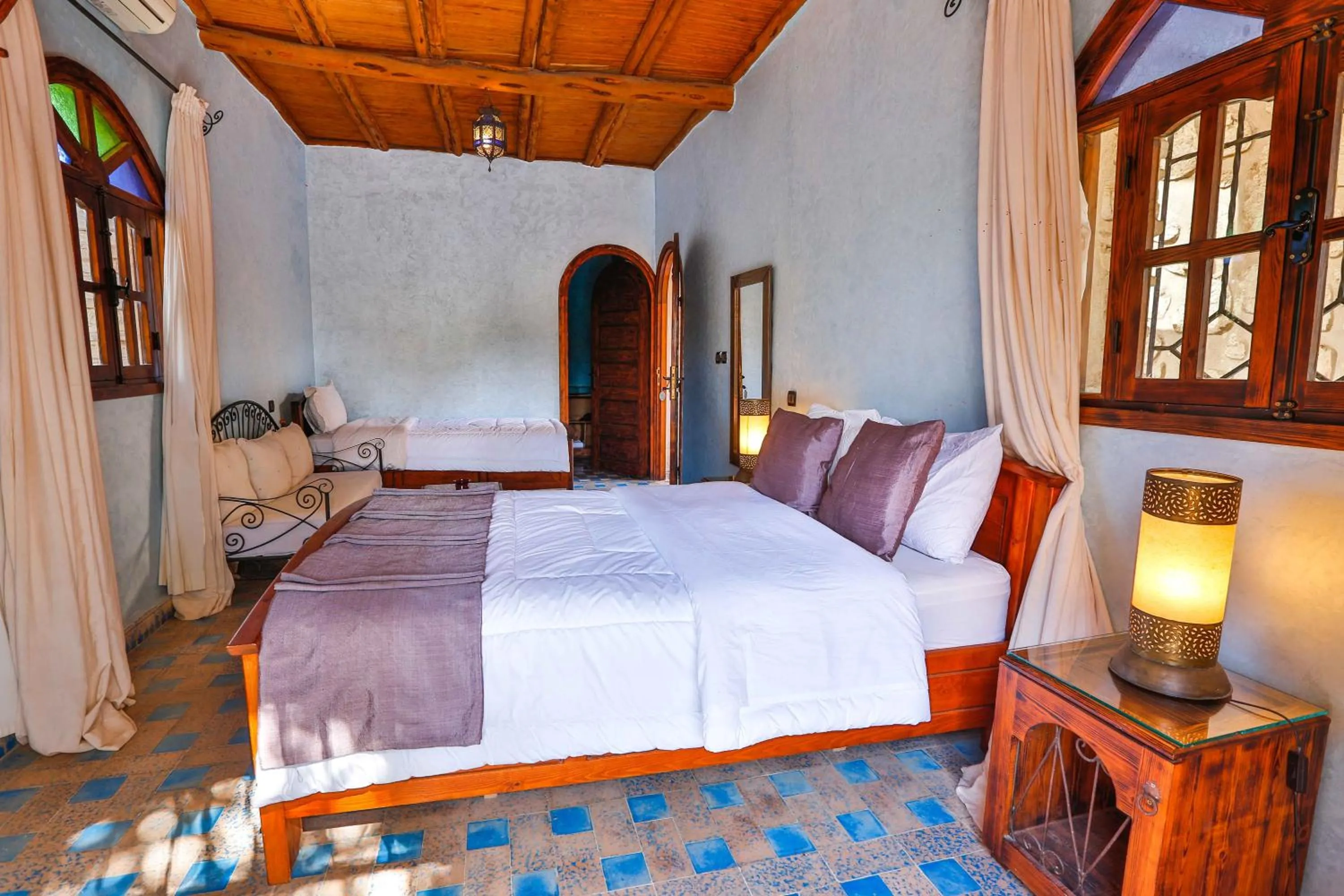 Bed in DAR ETTO Riad & Spa