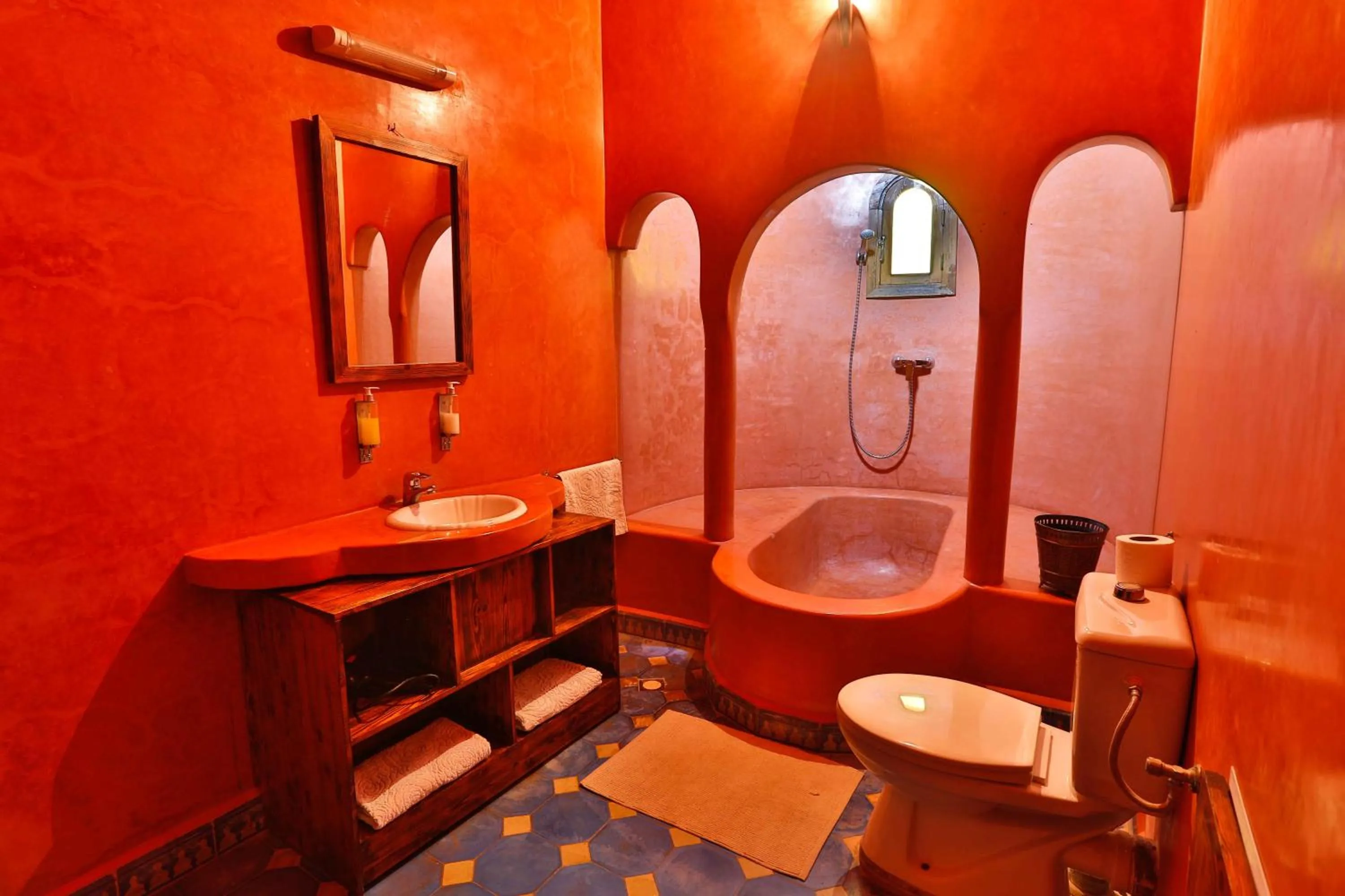 Shower in DAR ETTO Riad & Spa