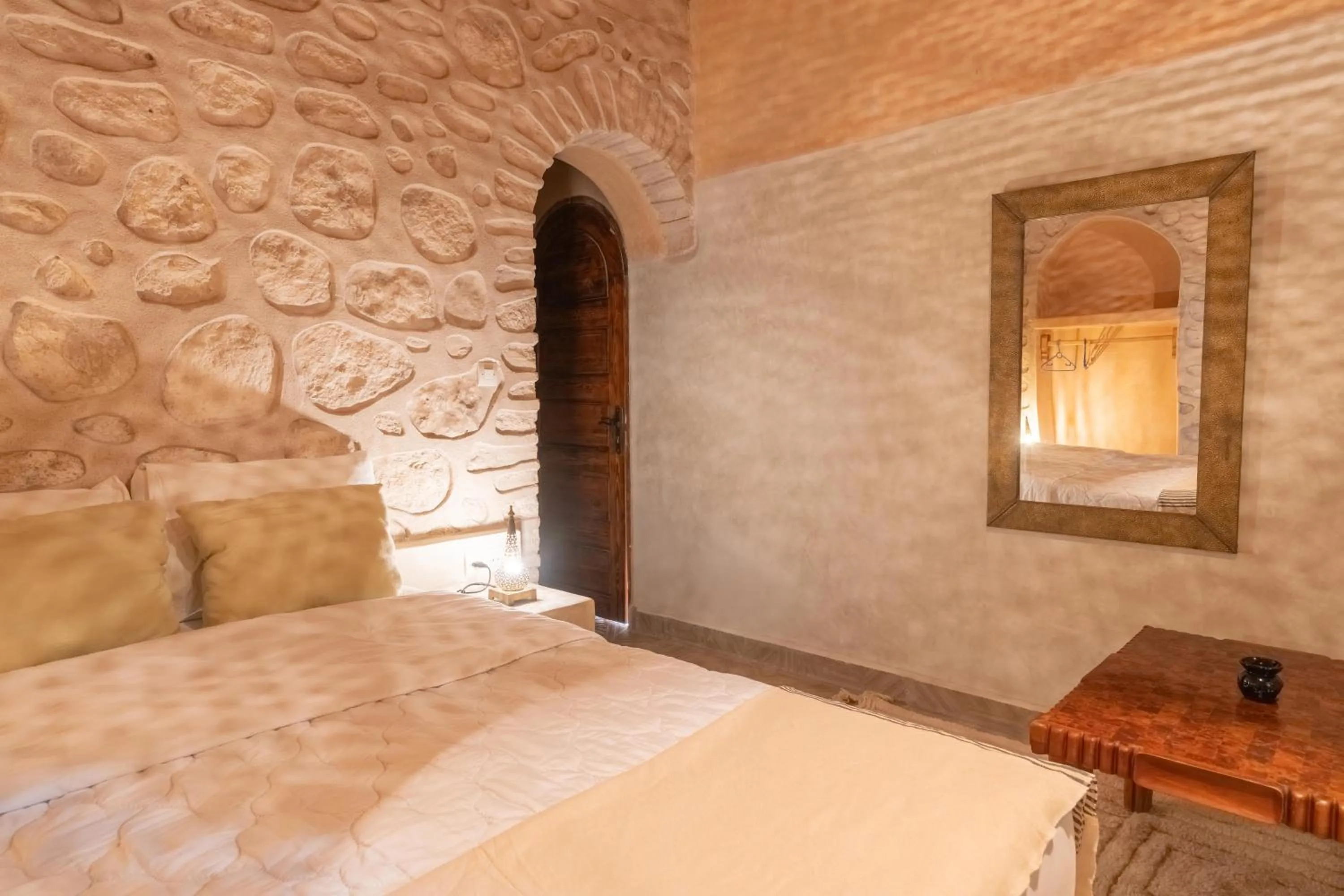 Bed in DAR ETTO Riad & Spa