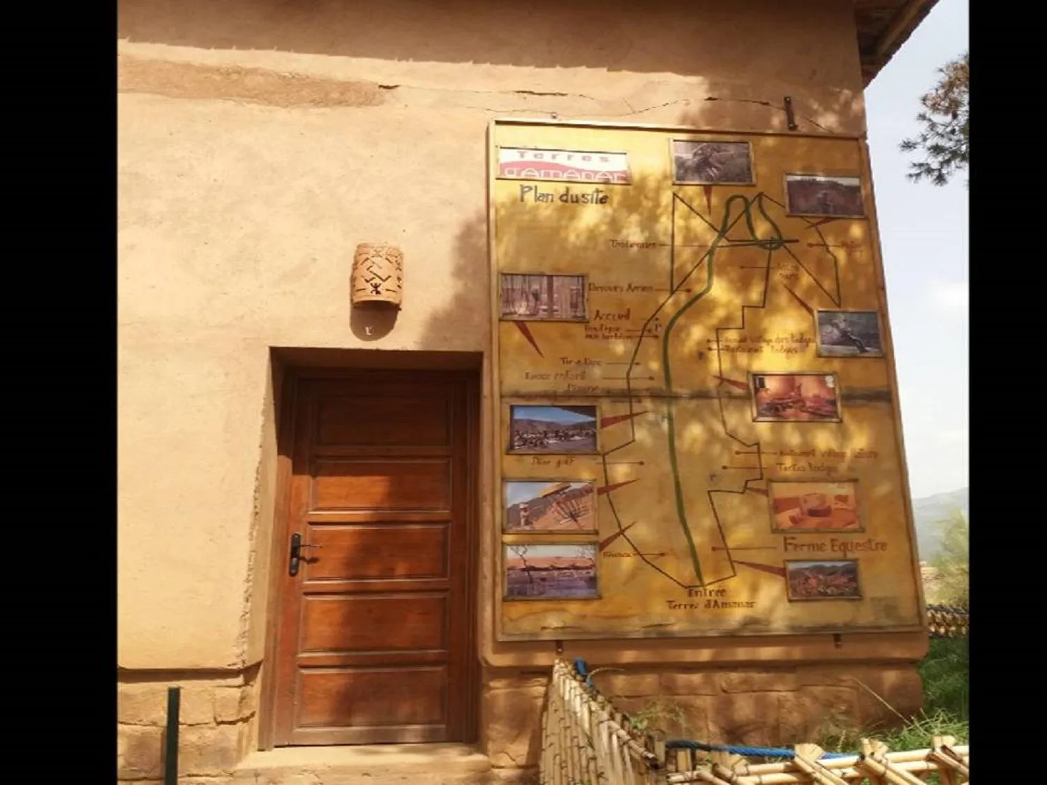 Facade/entrance in Terres d'Amanar