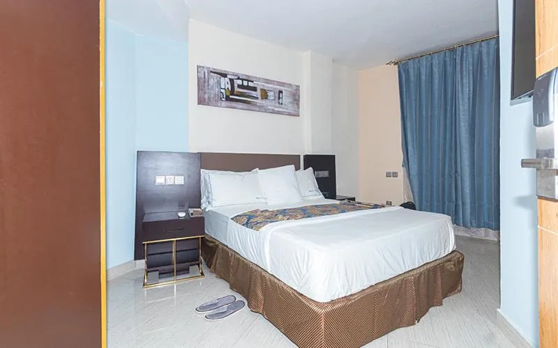 Bed in Hotel Le Figaro