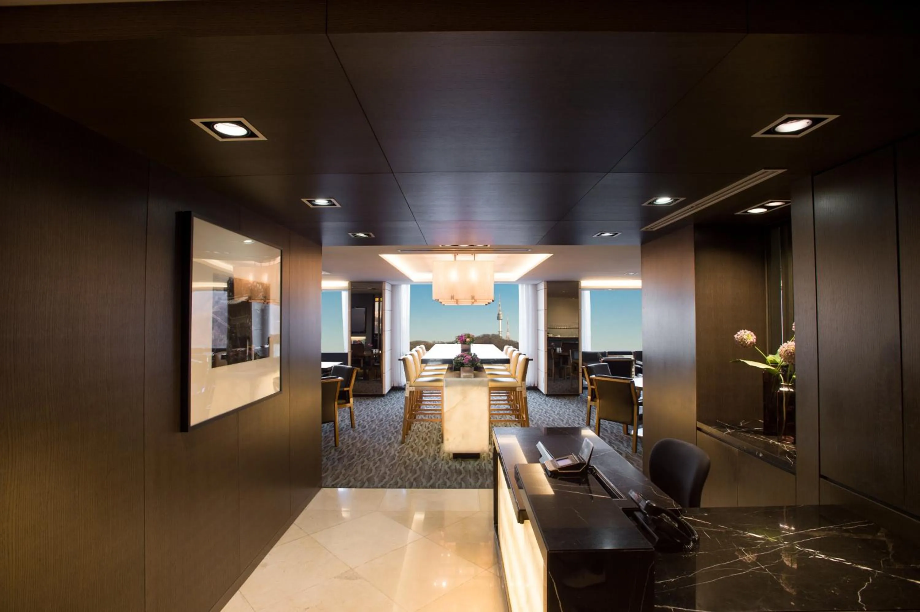 Lounge or bar in Millennium Hilton Seoul