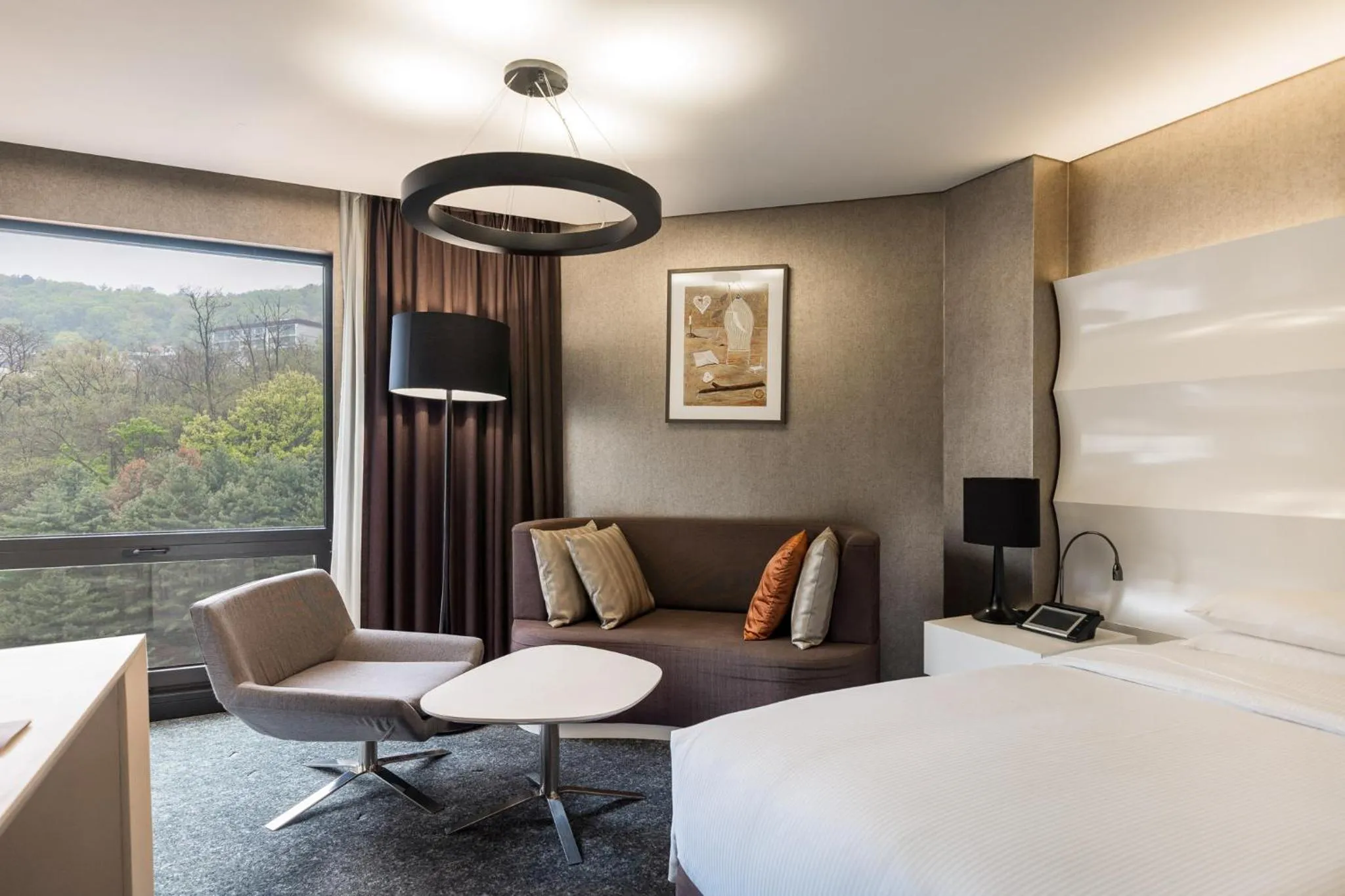 Seating area, Bed in Swiss Grand Hotel Seoul & Grand Suite