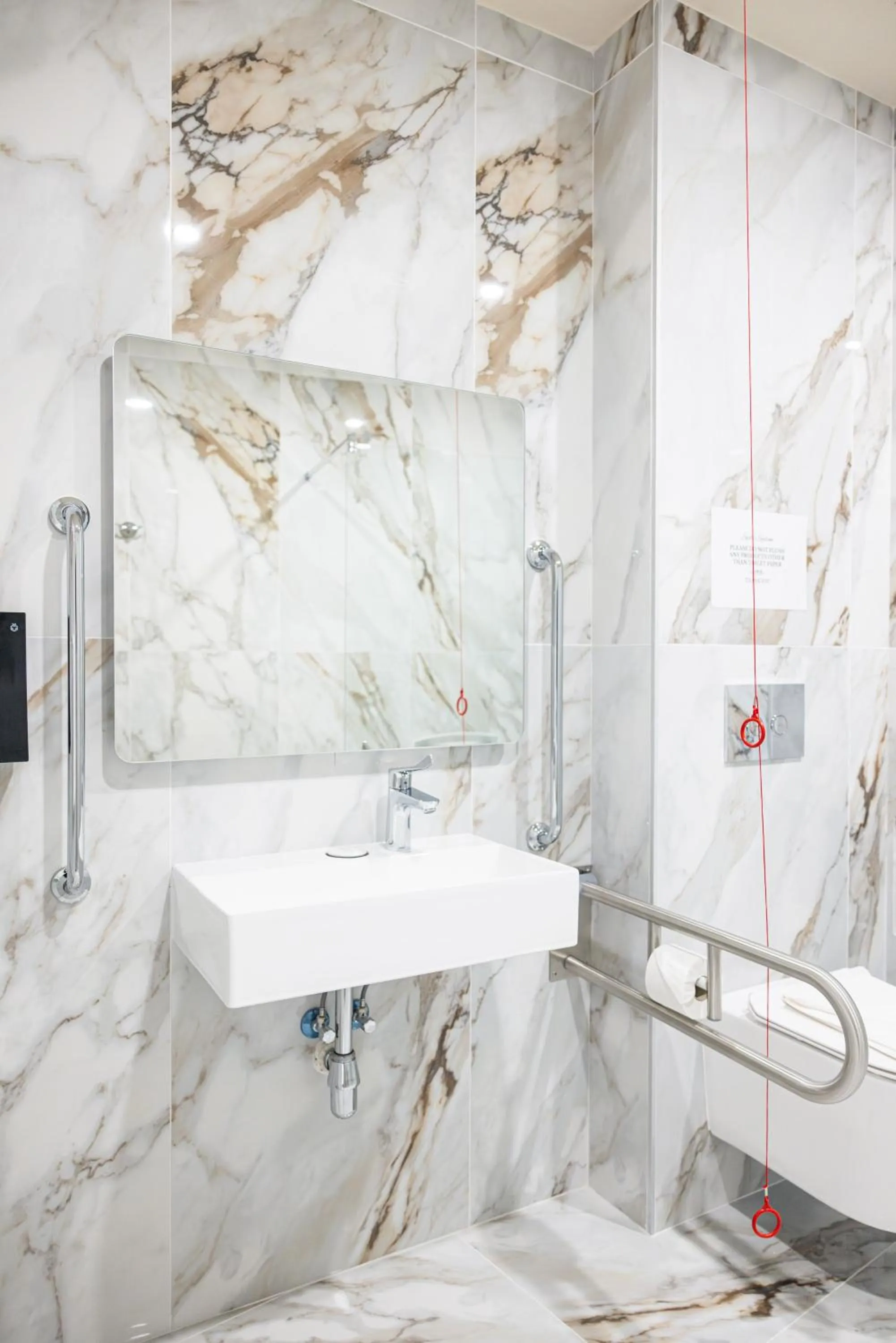 Shower in C'est La Vie Boutik Swieqi