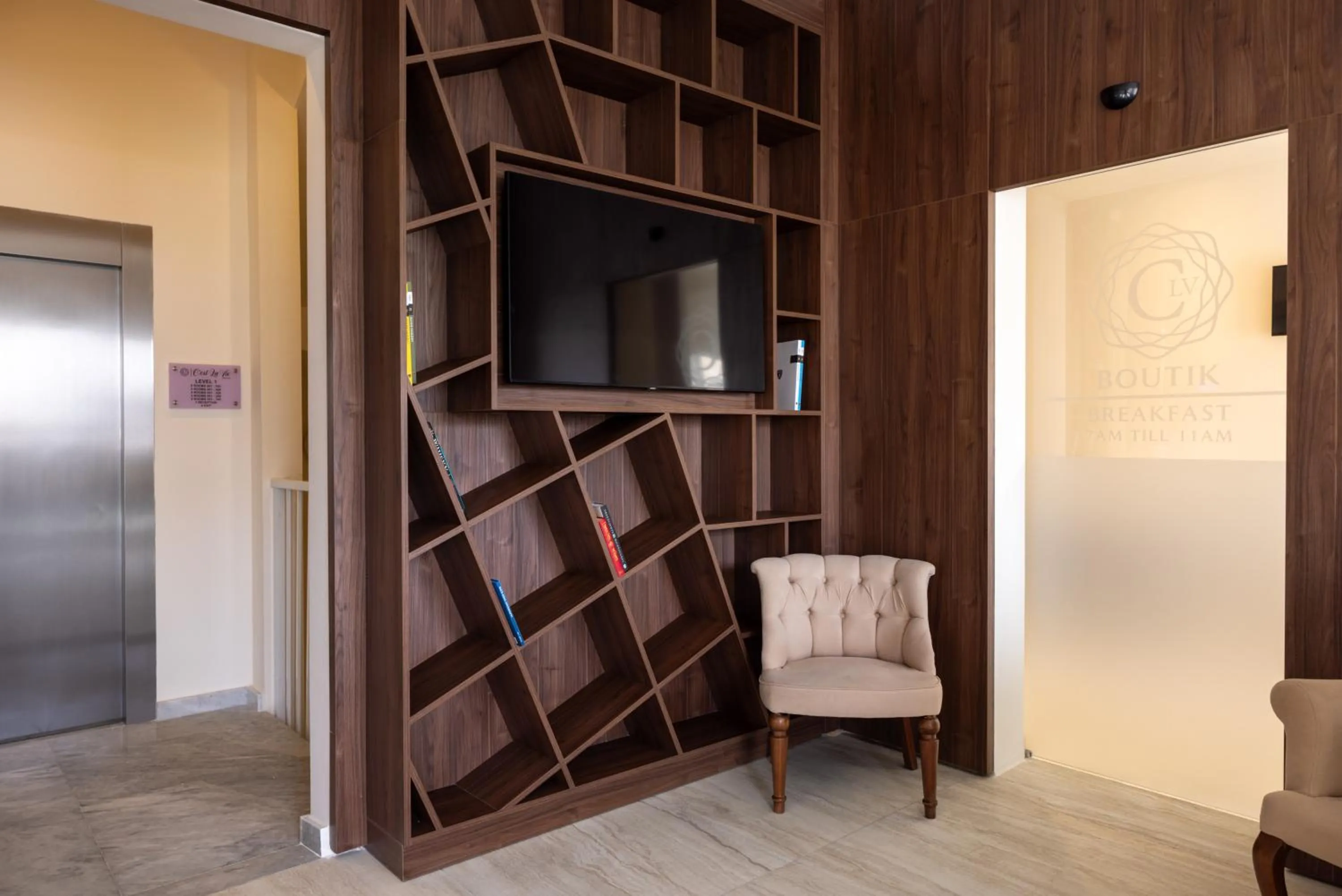 TV and multimedia in C'est La Vie Boutik Swieqi