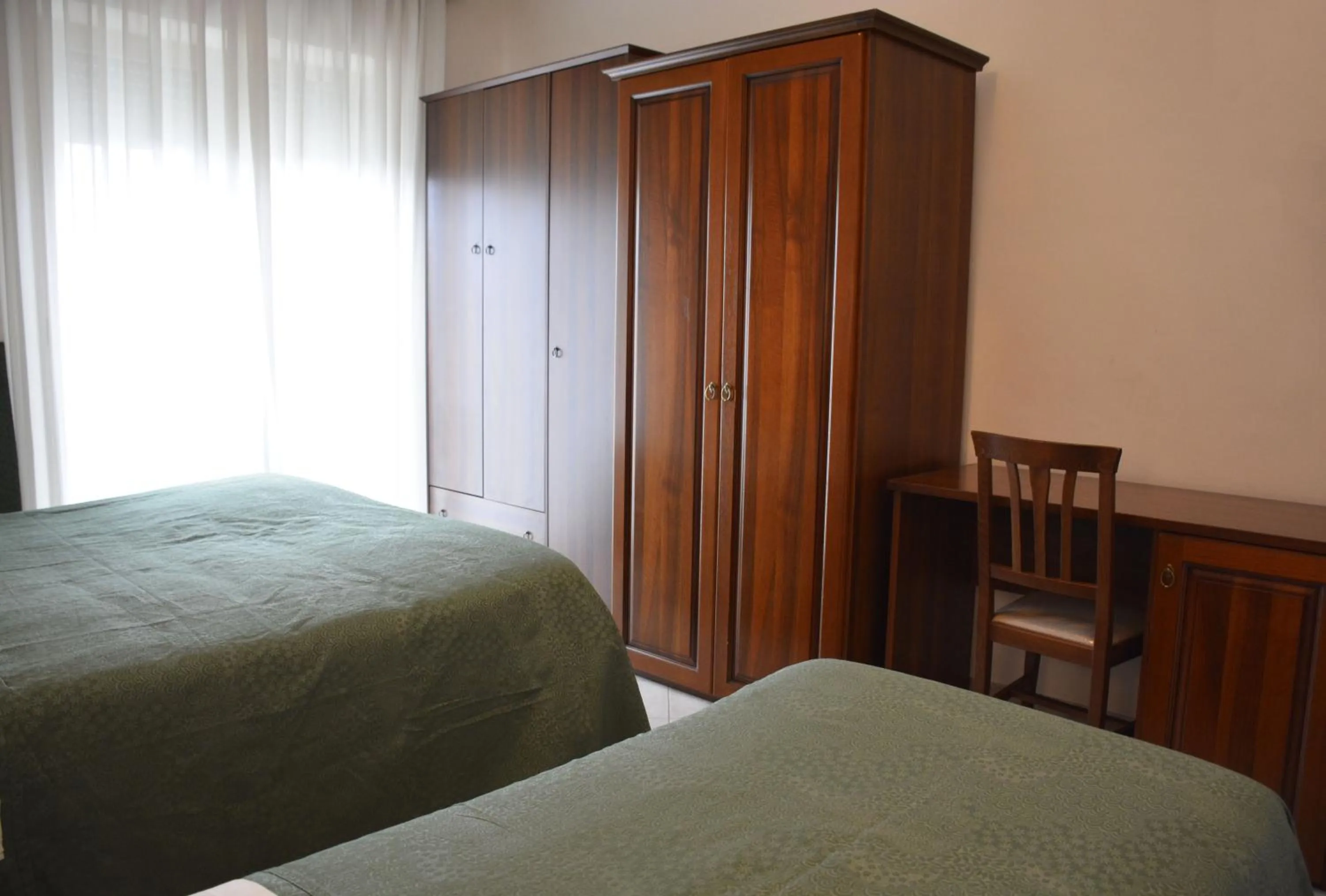 hair dresser, Bed in Hotel Aquila
