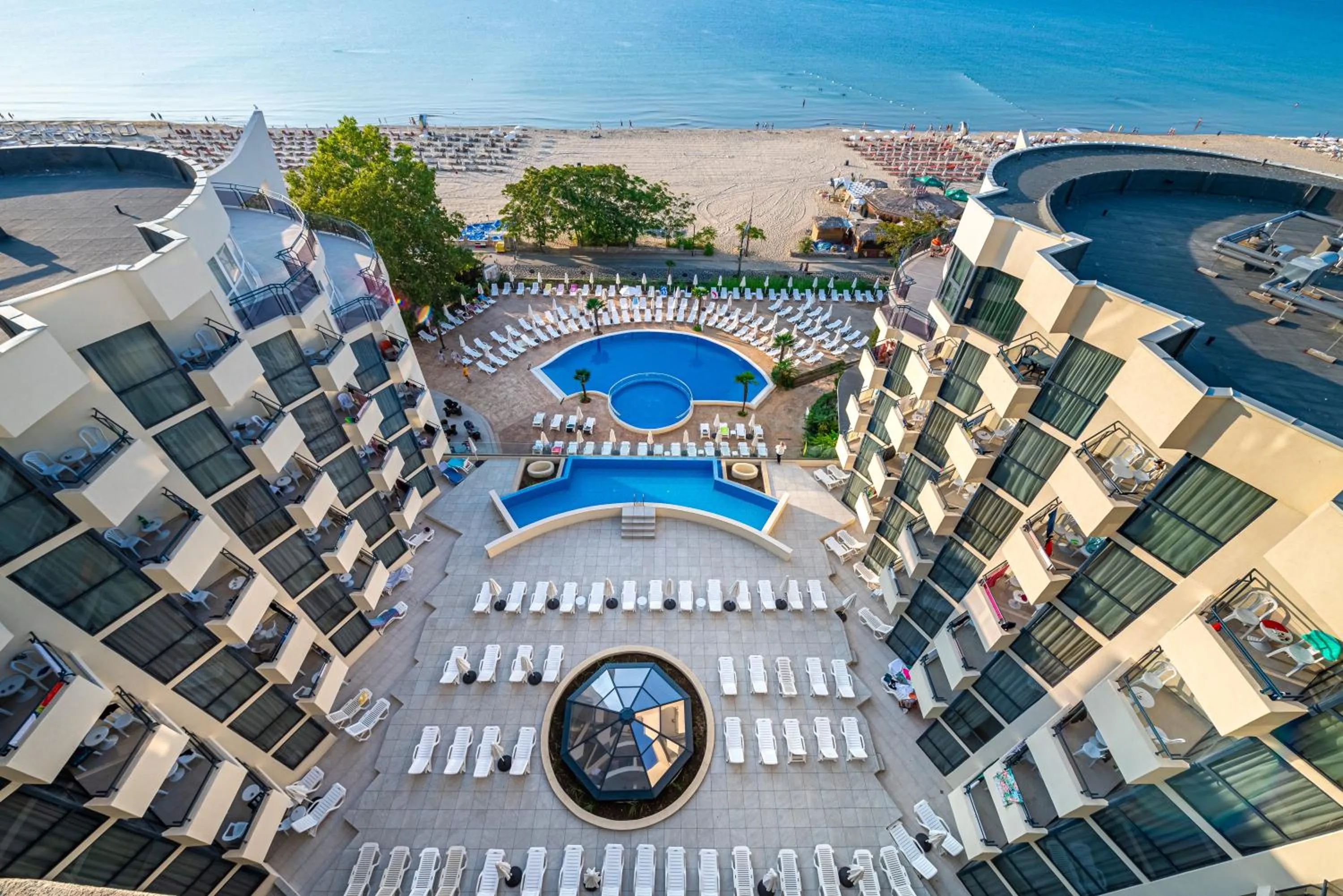 Property building in Hotel Zenith