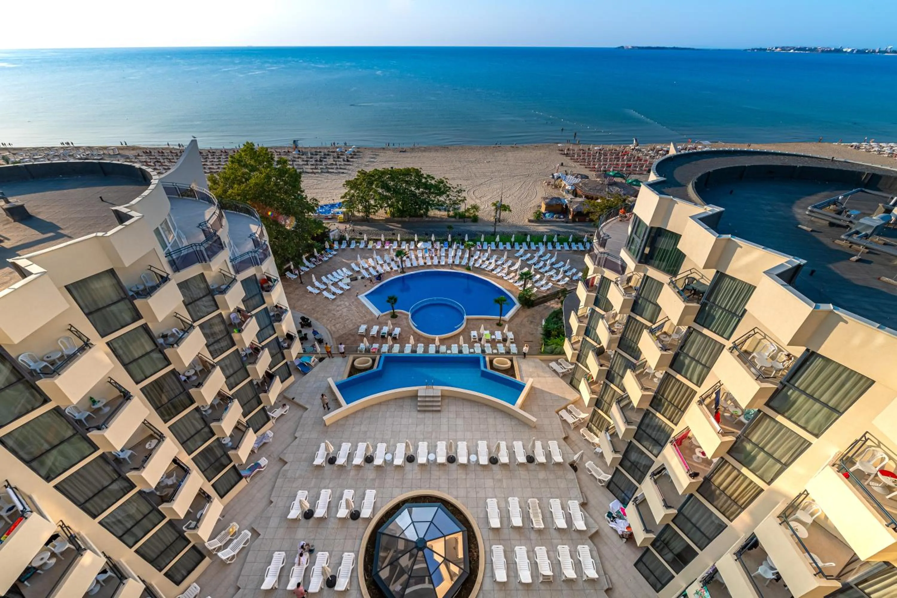 Property building in Hotel Zenith