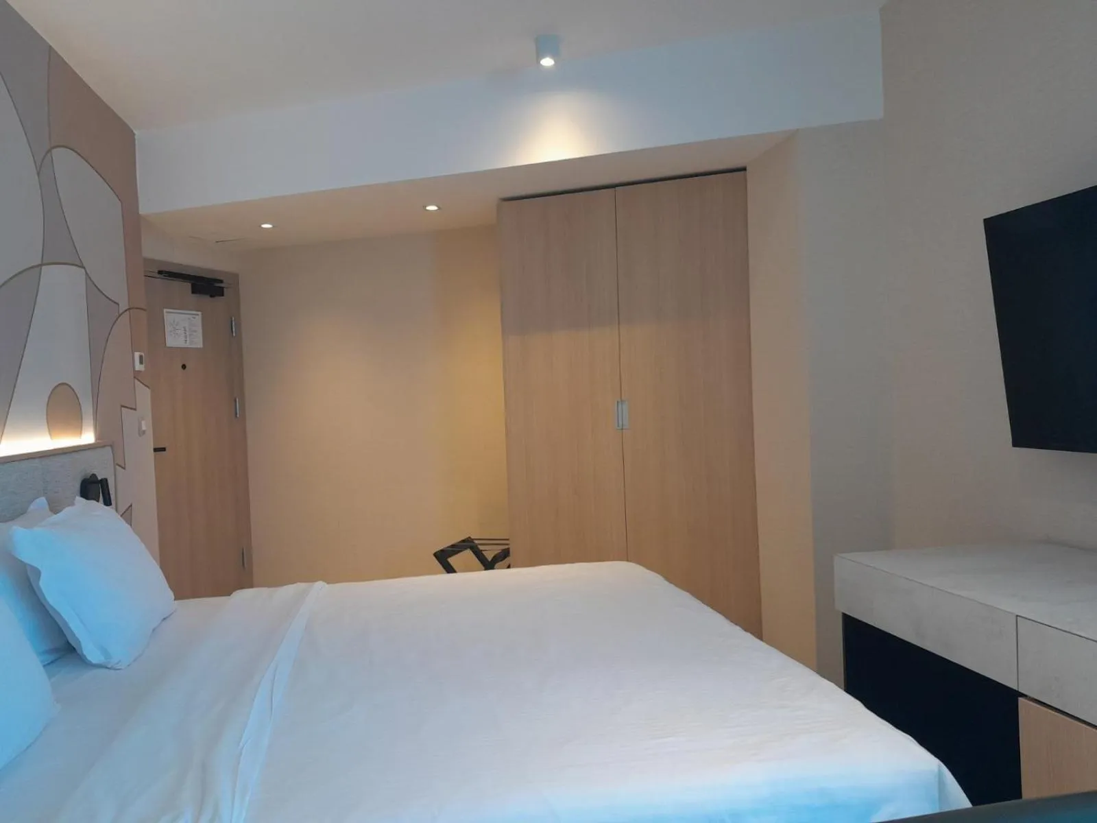 TV and multimedia, Bed in Hotel Zenith