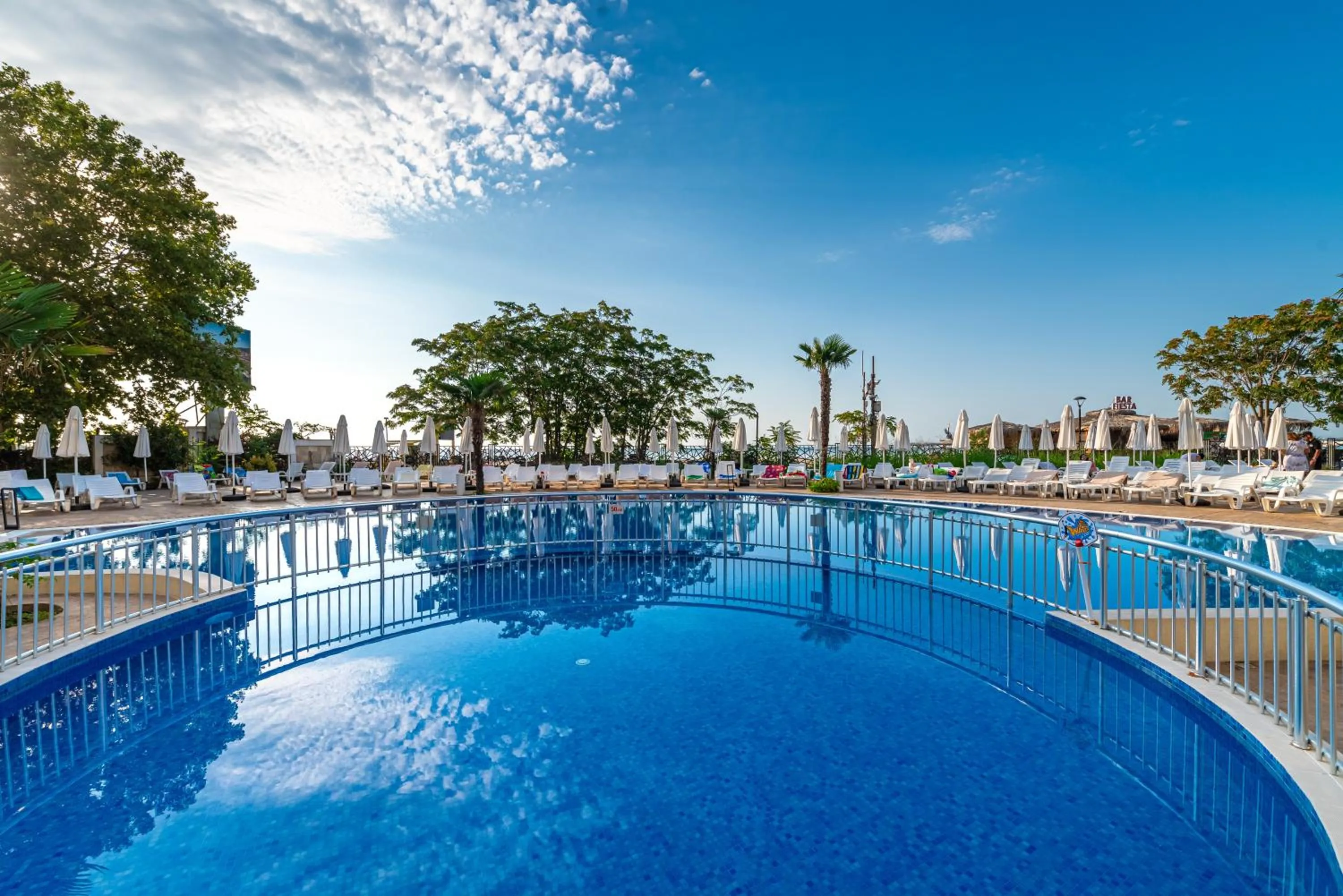 Pool view in Hotel Zenith