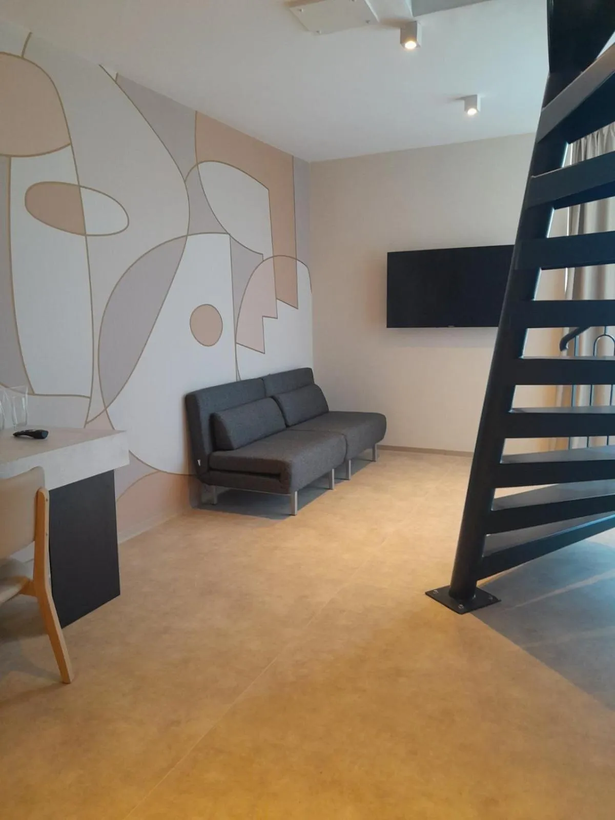 Communal lounge/ TV room in Hotel Zenith