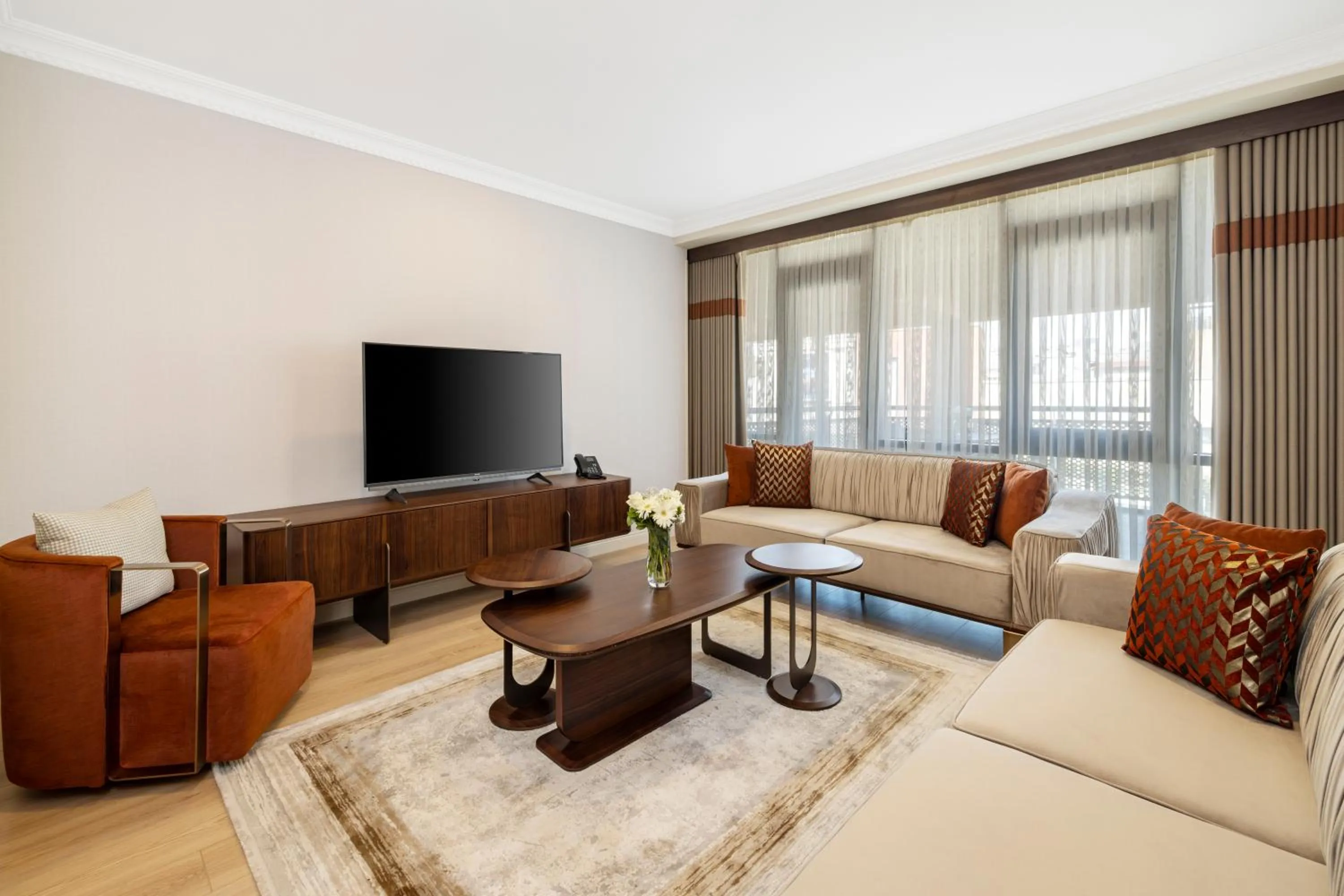 Communal lounge/ TV room in Mayar Residence Hotel