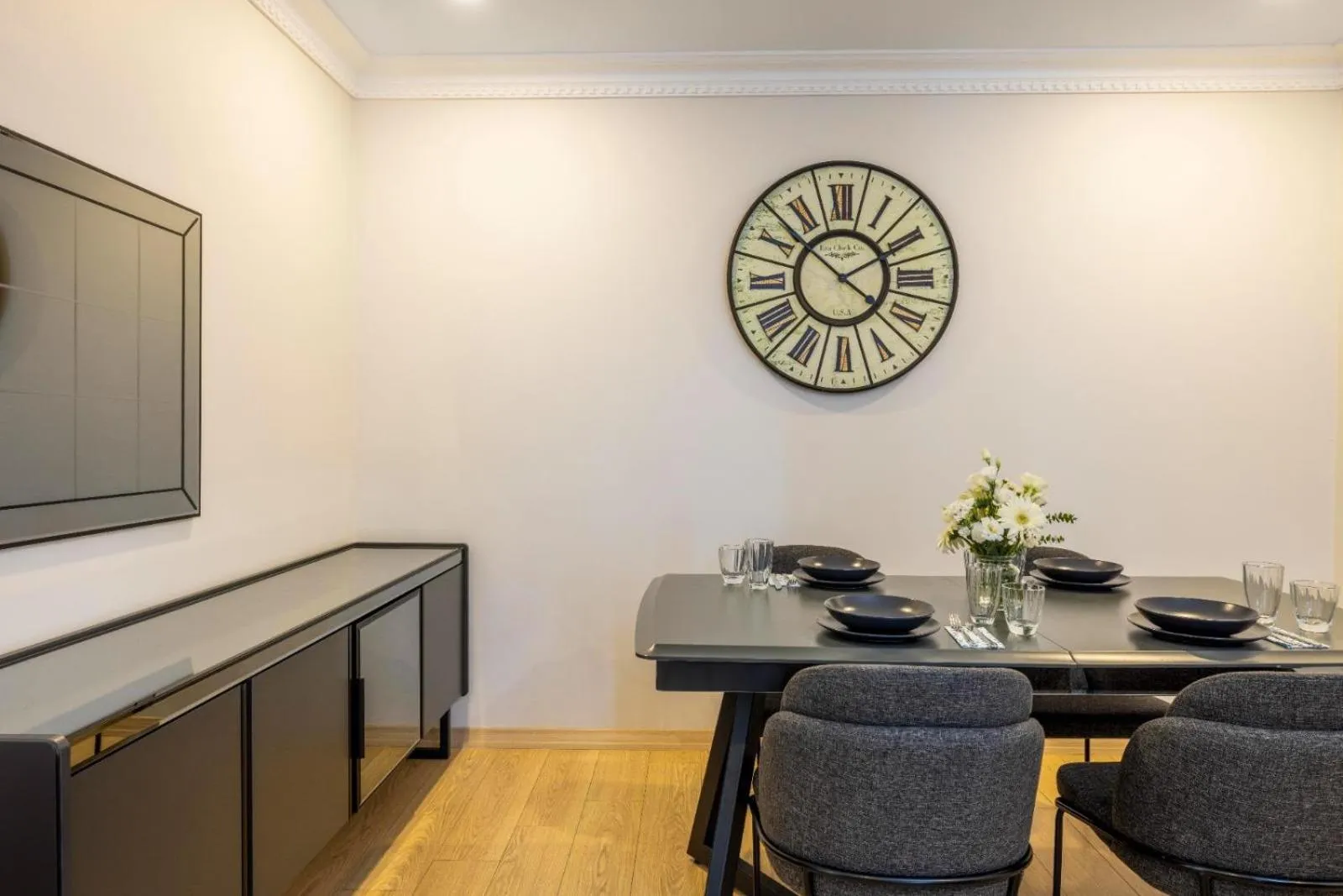Dining area in Mayar Residence Hotel