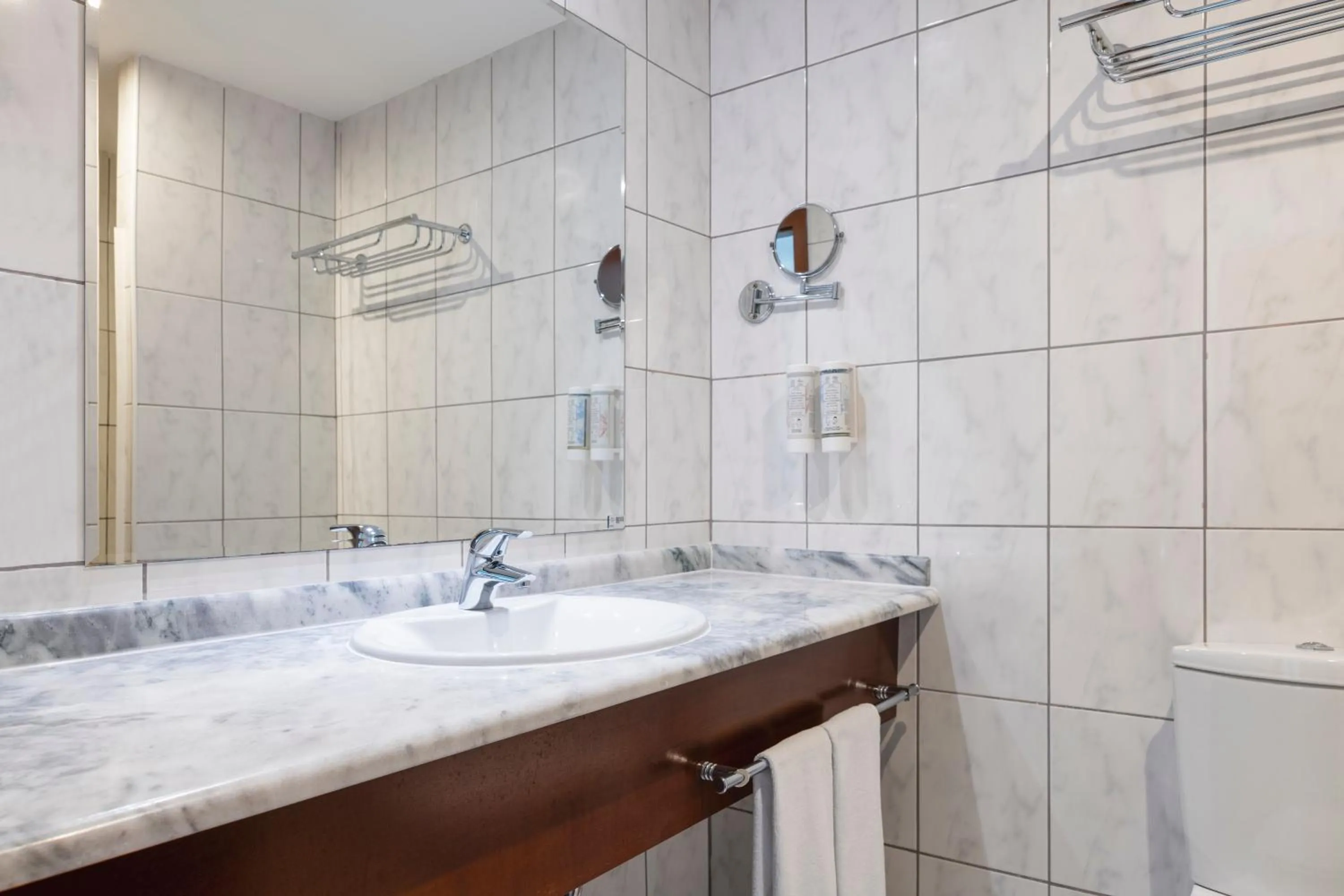 Bathroom in Iberostar Waves Bellevue All Inclusive