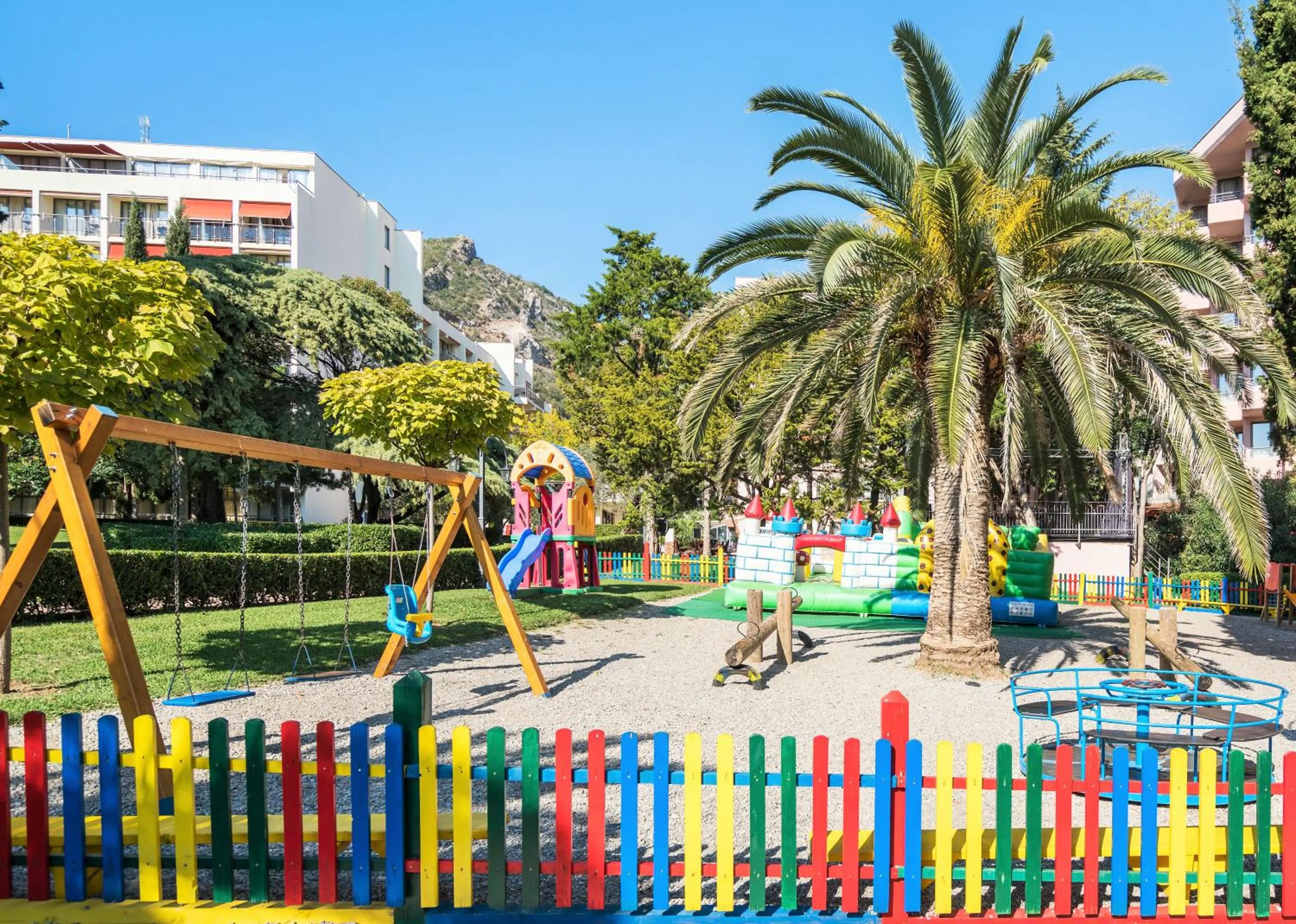 Area and facilities in Iberostar Waves Bellevue All Inclusive