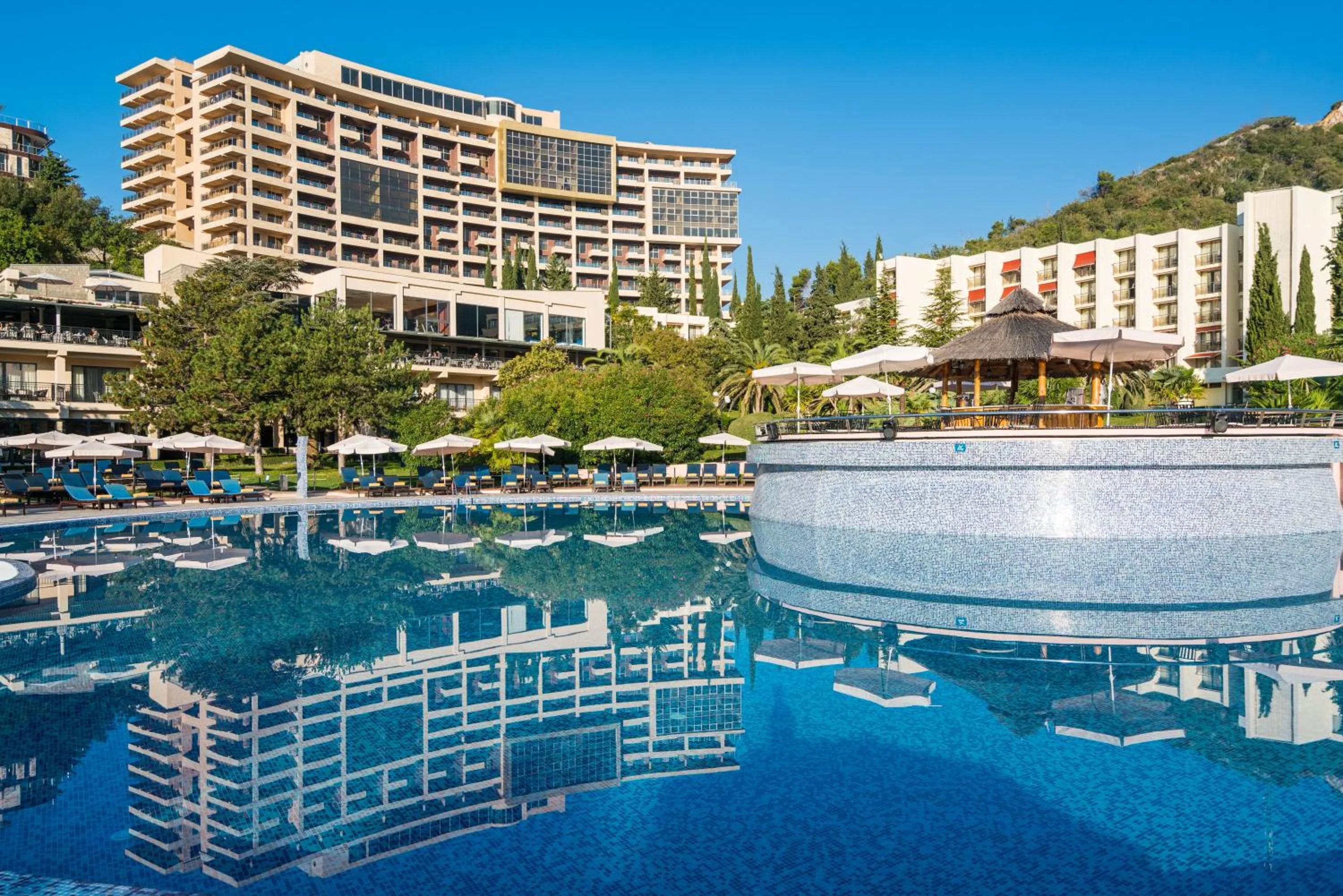Swimming pool in Iberostar Waves Bellevue All Inclusive