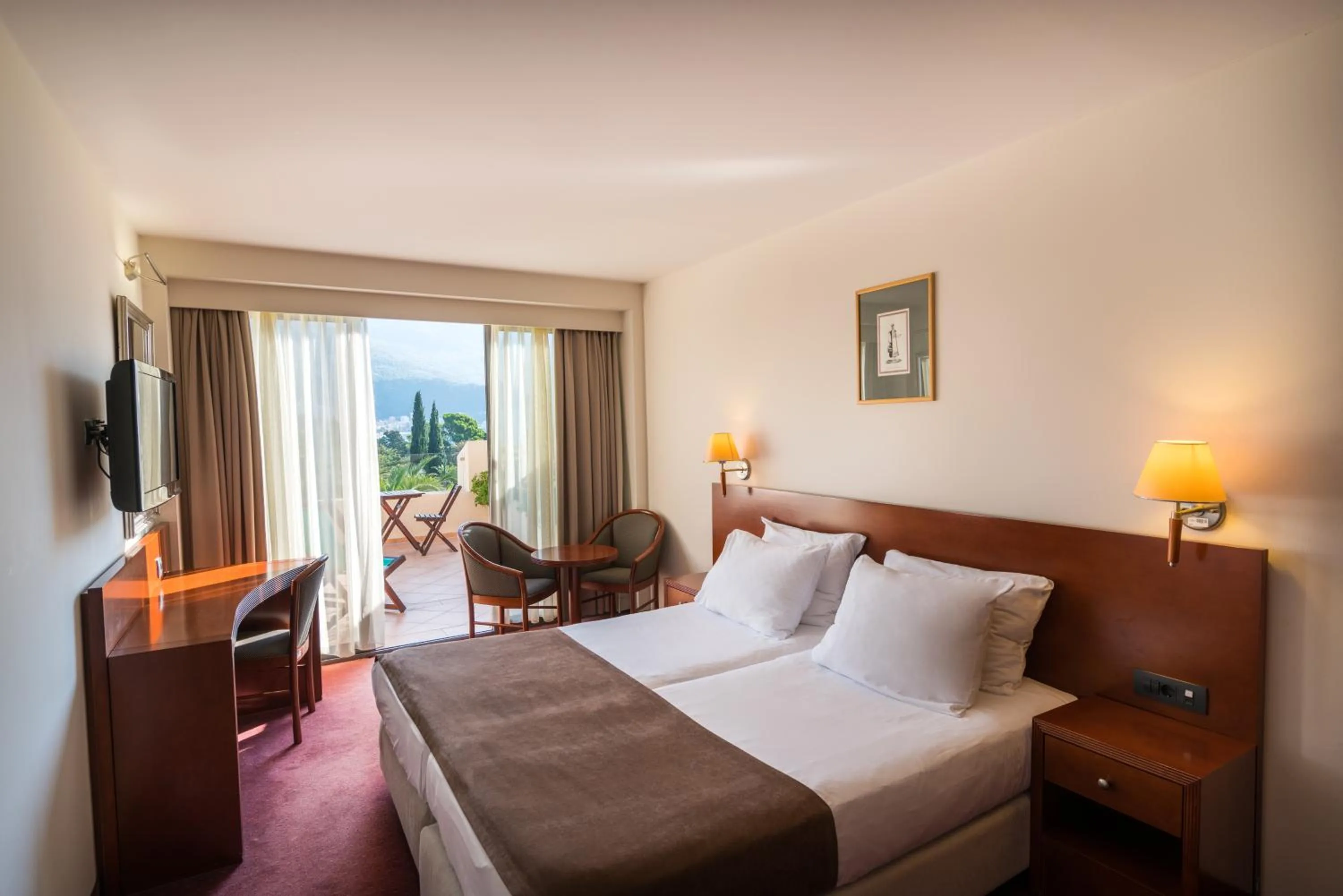 Photo of the whole room, Bed in Iberostar Waves Bellevue All Inclusive