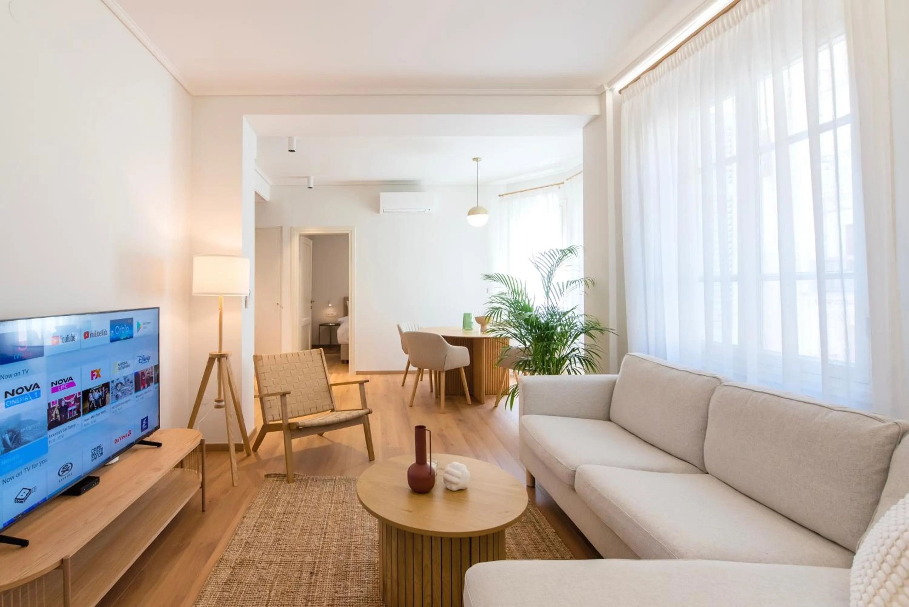 TV and multimedia in White Lotus by halu! Apartments