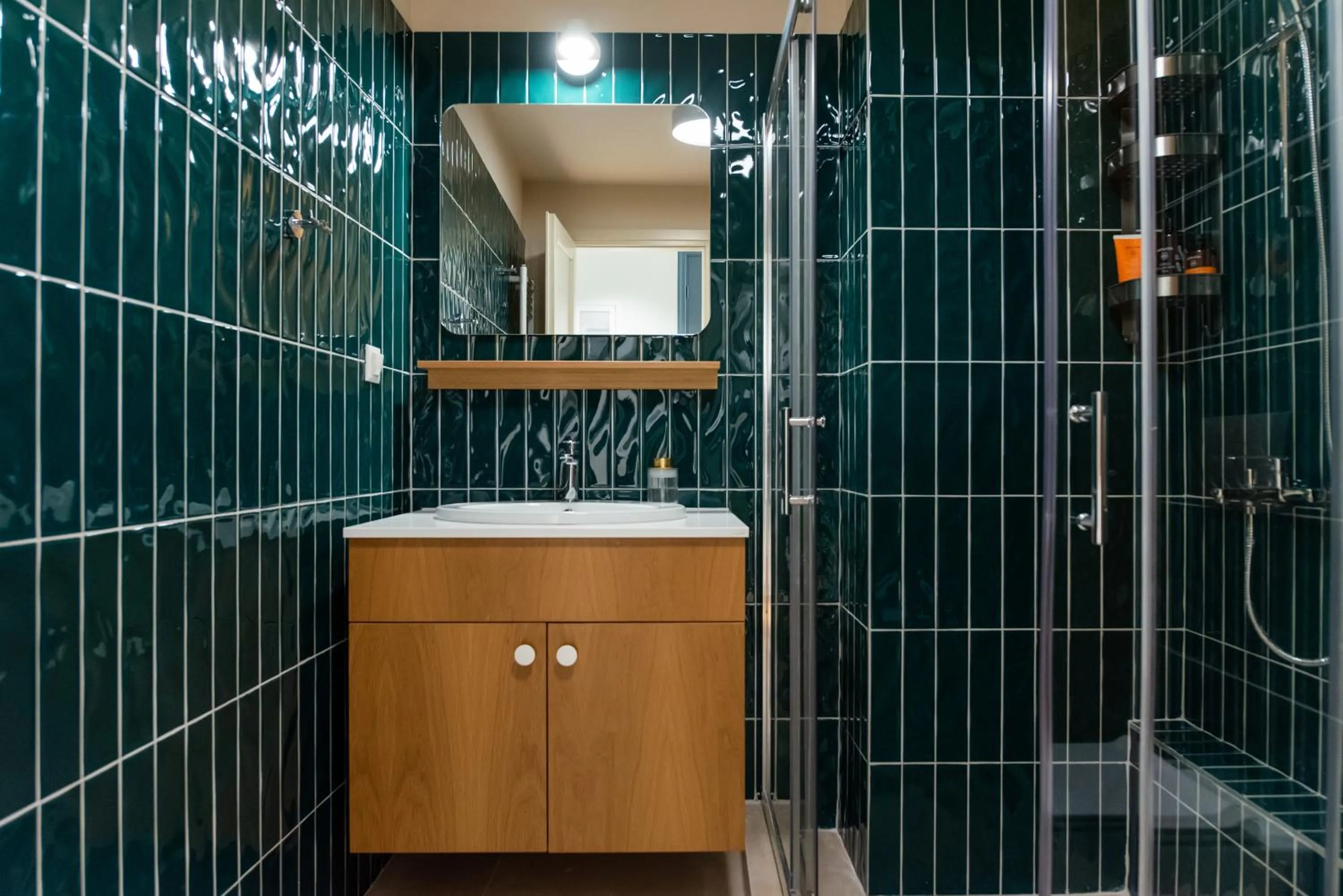 Shower in White Lotus by halu! Apartments