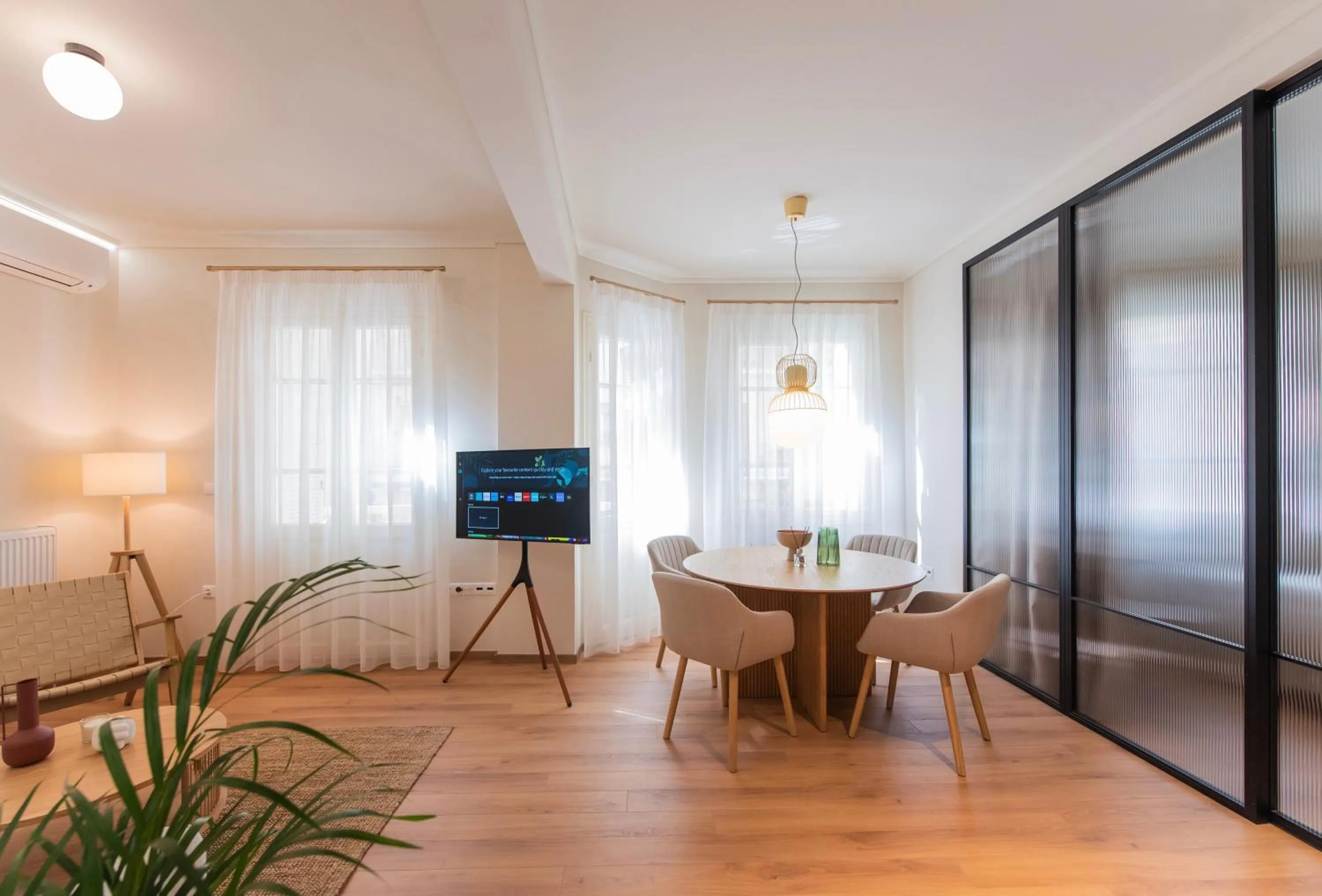 TV and multimedia in White Lotus by halu! Apartments