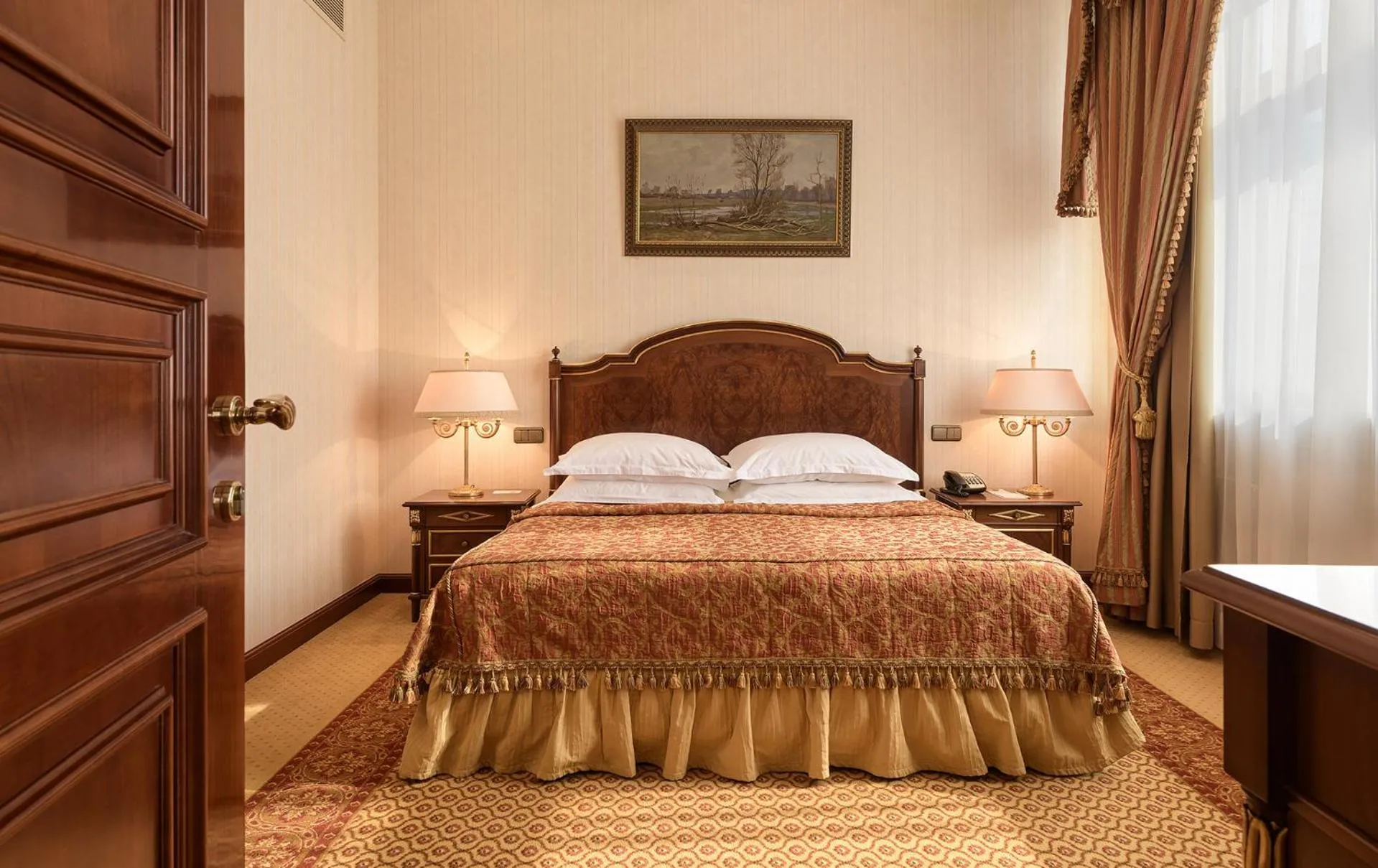 Bed in Premier Palace Hotel Kyiv