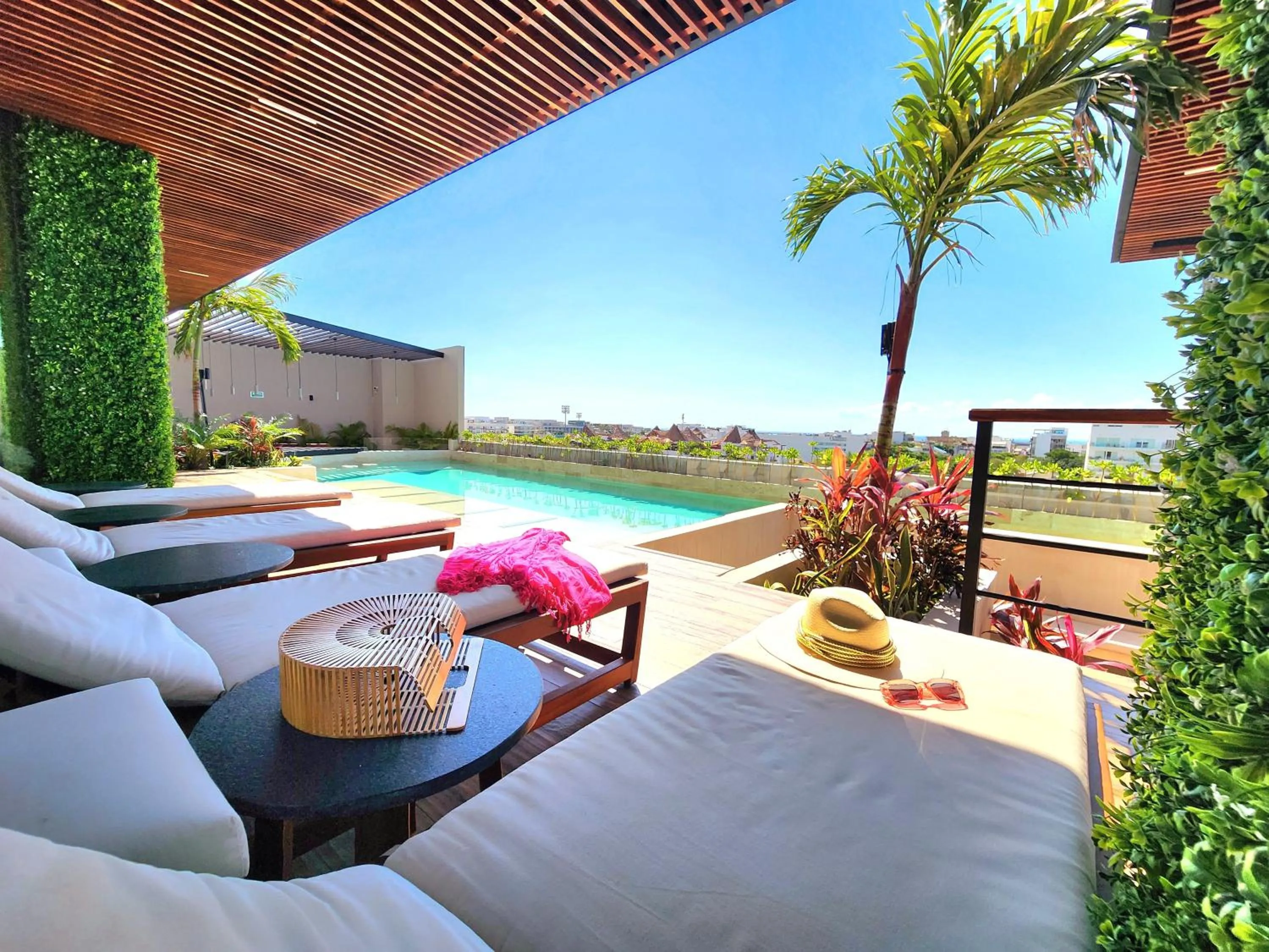 Swimming pool in Sofía Boutique Condos by Bunik