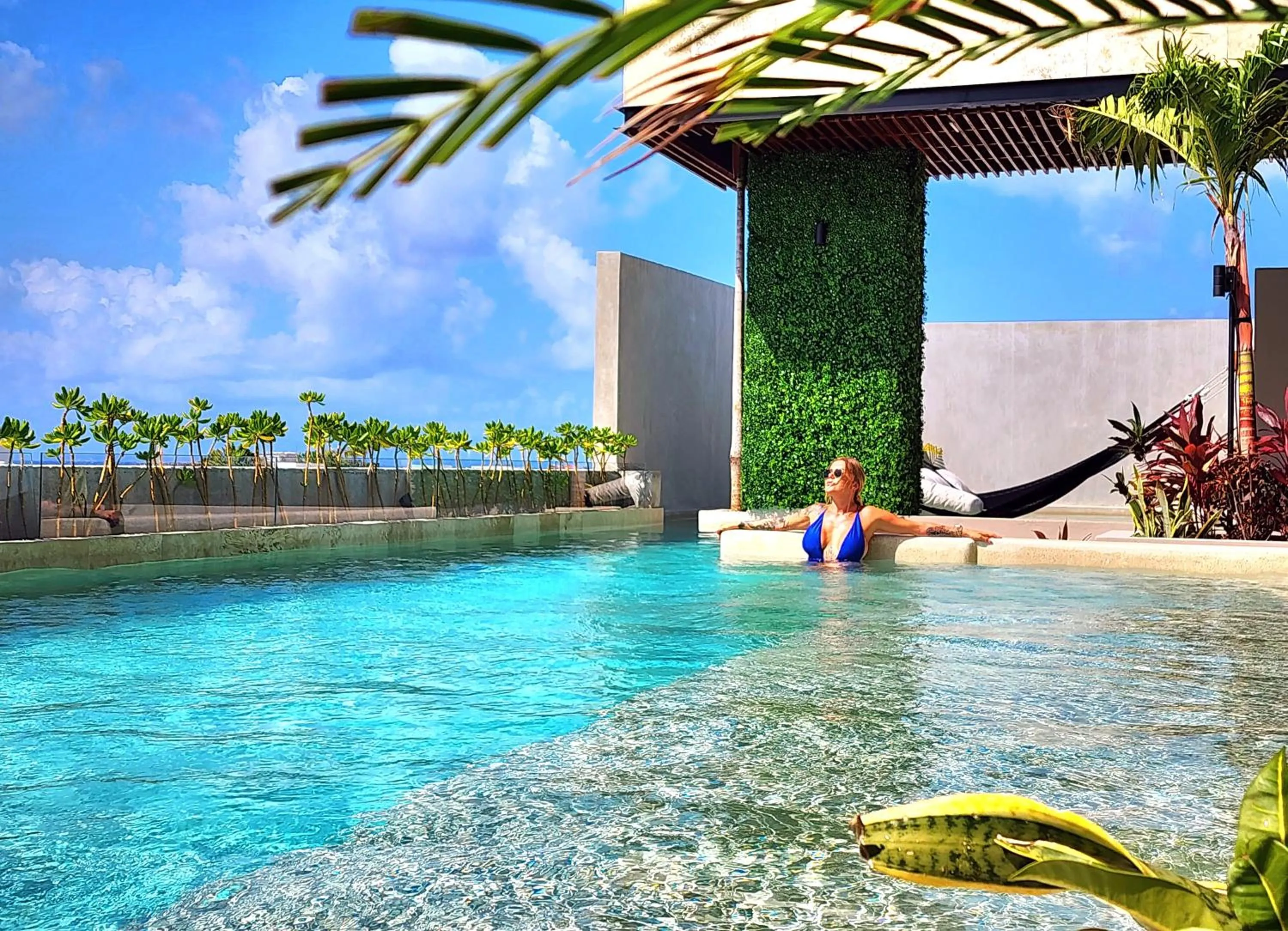 Swimming pool in Sofía Boutique Condos by Bunik