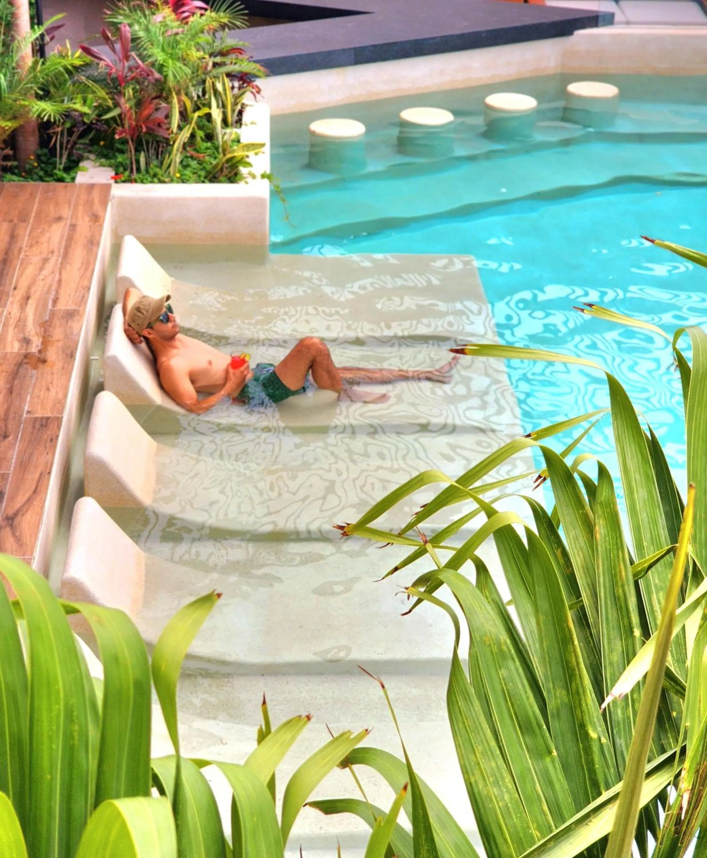 Swimming pool in Sofía Boutique Condos by Bunik