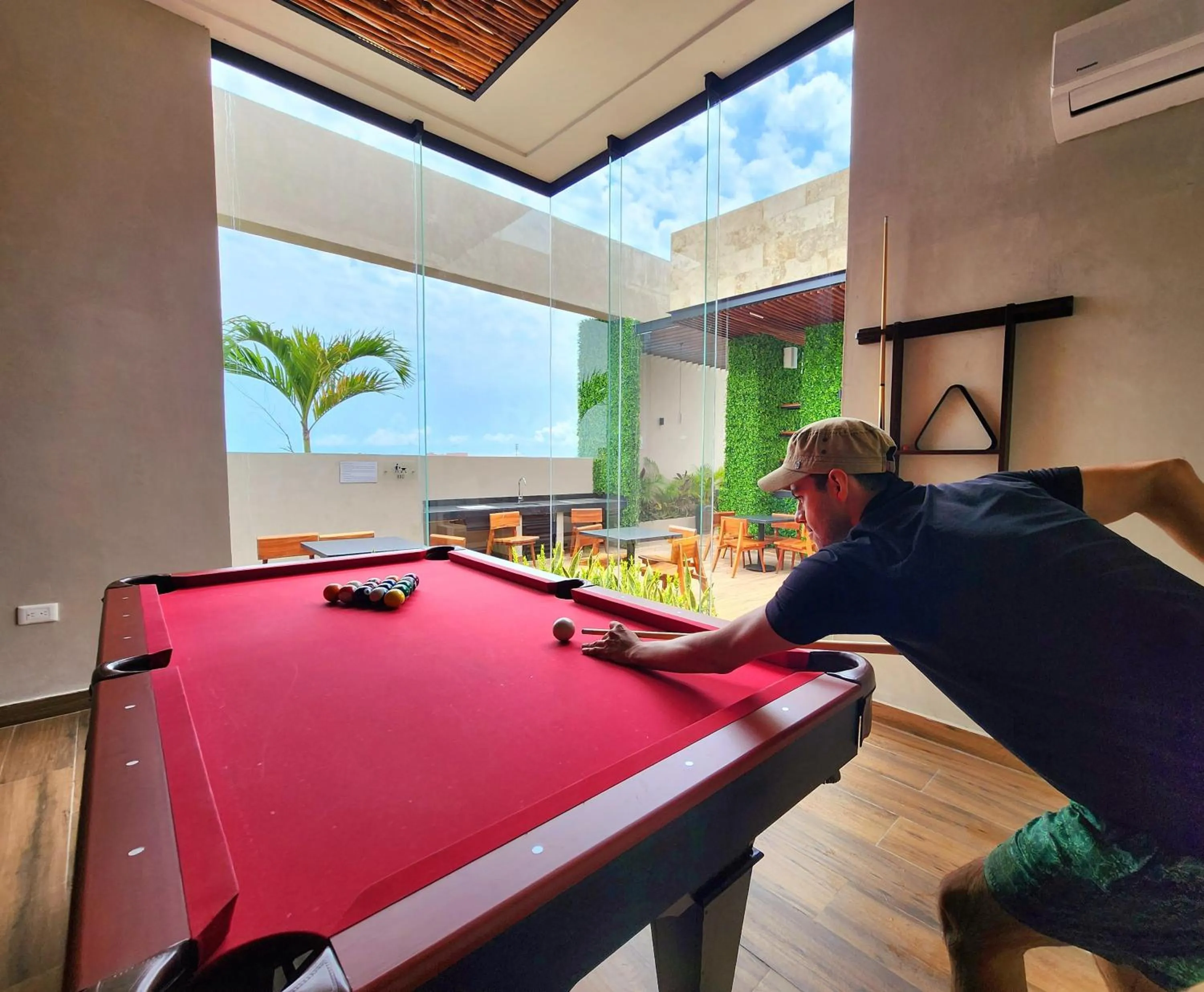 Billiard in Sofía Boutique Condos by Bunik