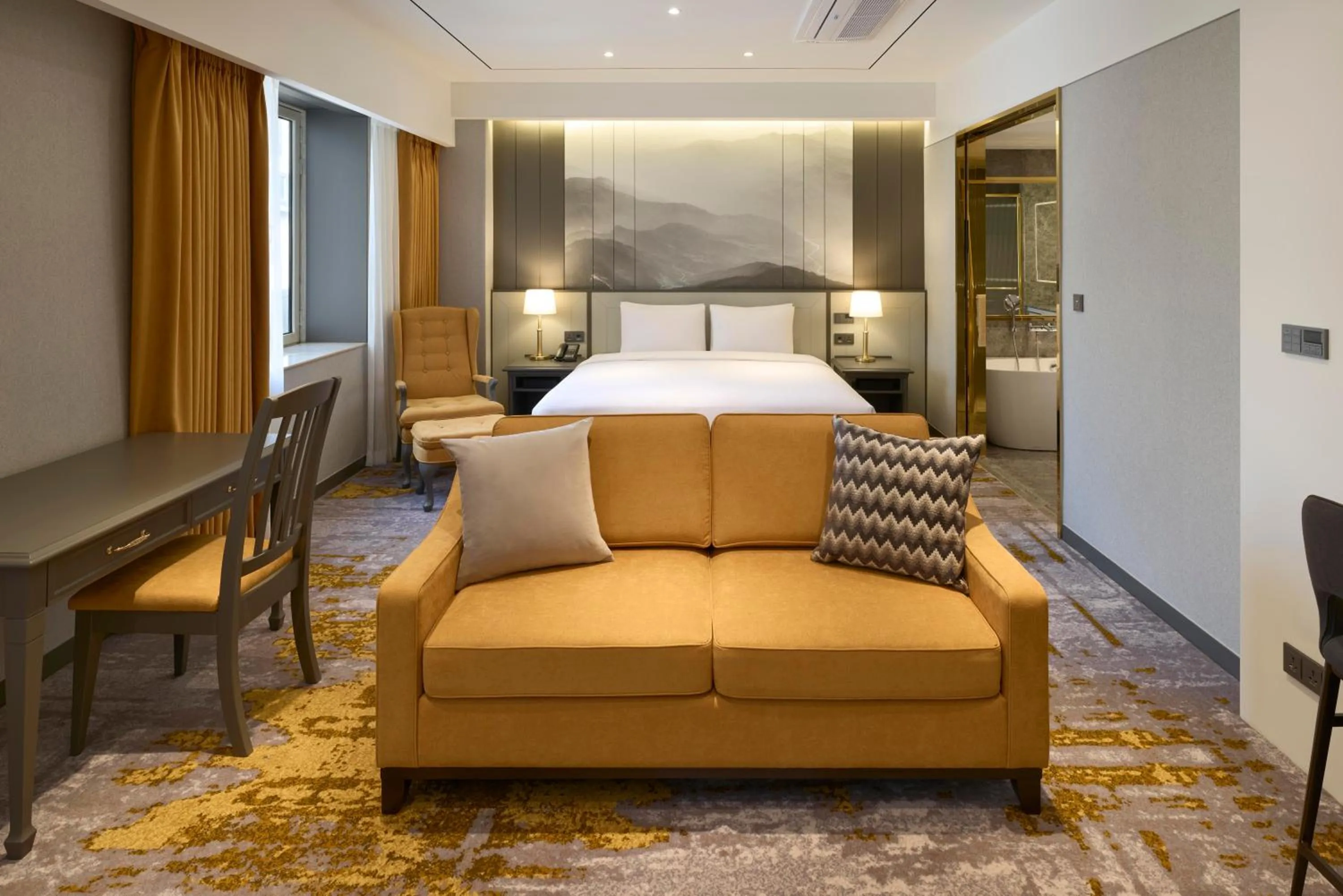 Living room, Bed in Grand Mercure Imperial Palace Seoul Gangnam