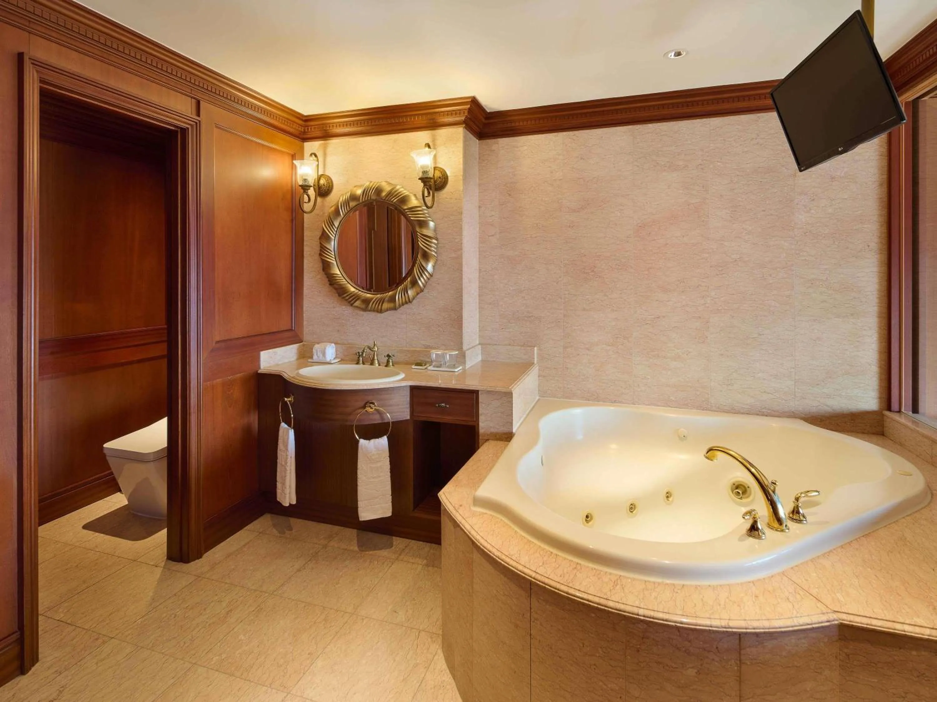 Bedroom in Grand Mercure Imperial Palace Seoul Gangnam