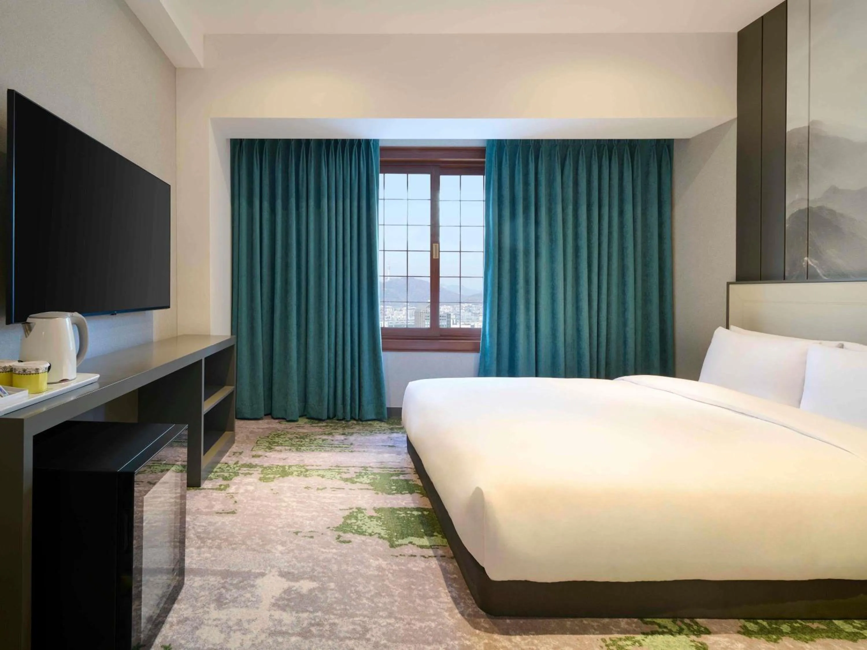 Bedroom, Bed in Grand Mercure Imperial Palace Seoul Gangnam