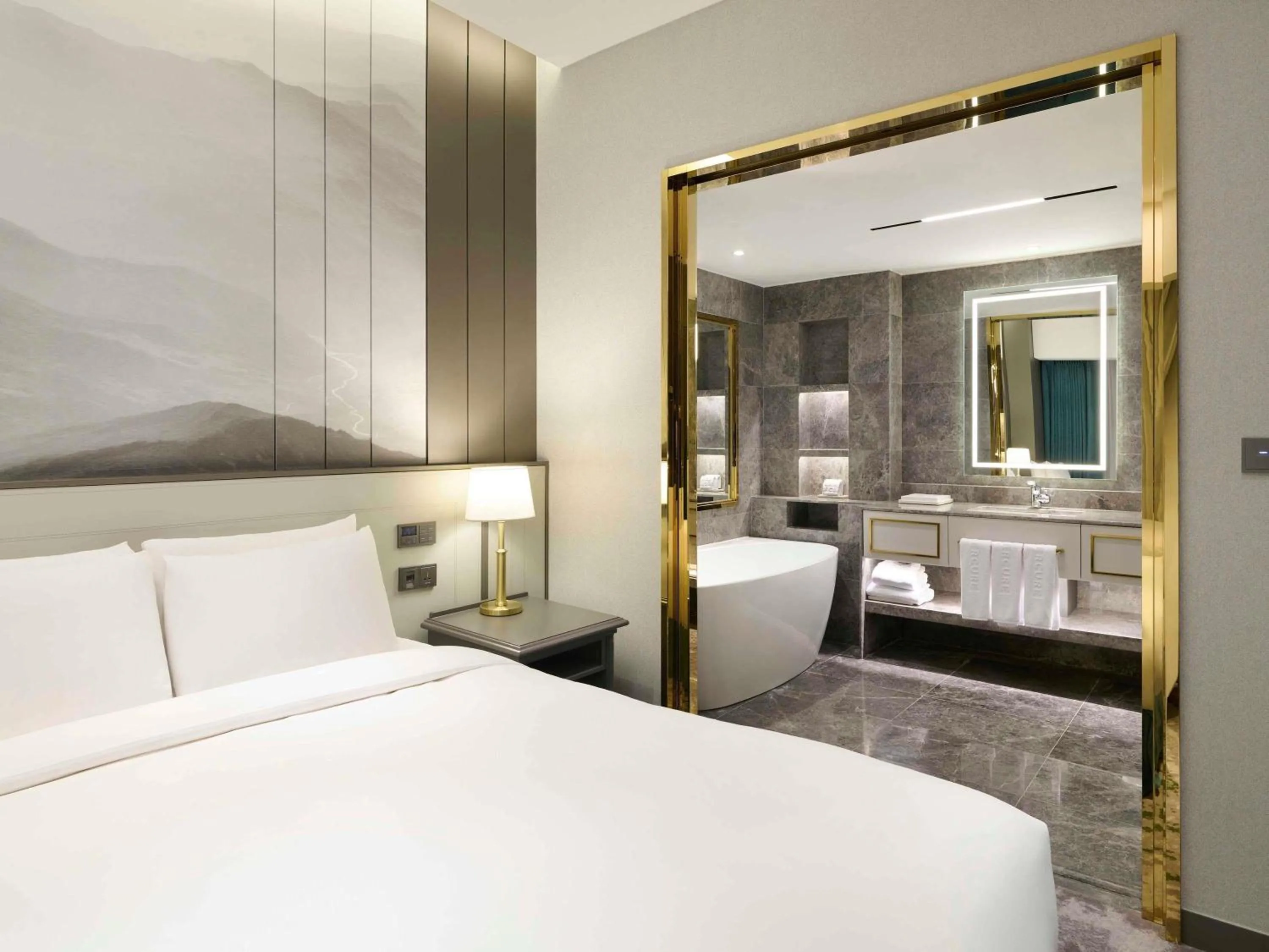 Bedroom, Bed in Grand Mercure Imperial Palace Seoul Gangnam