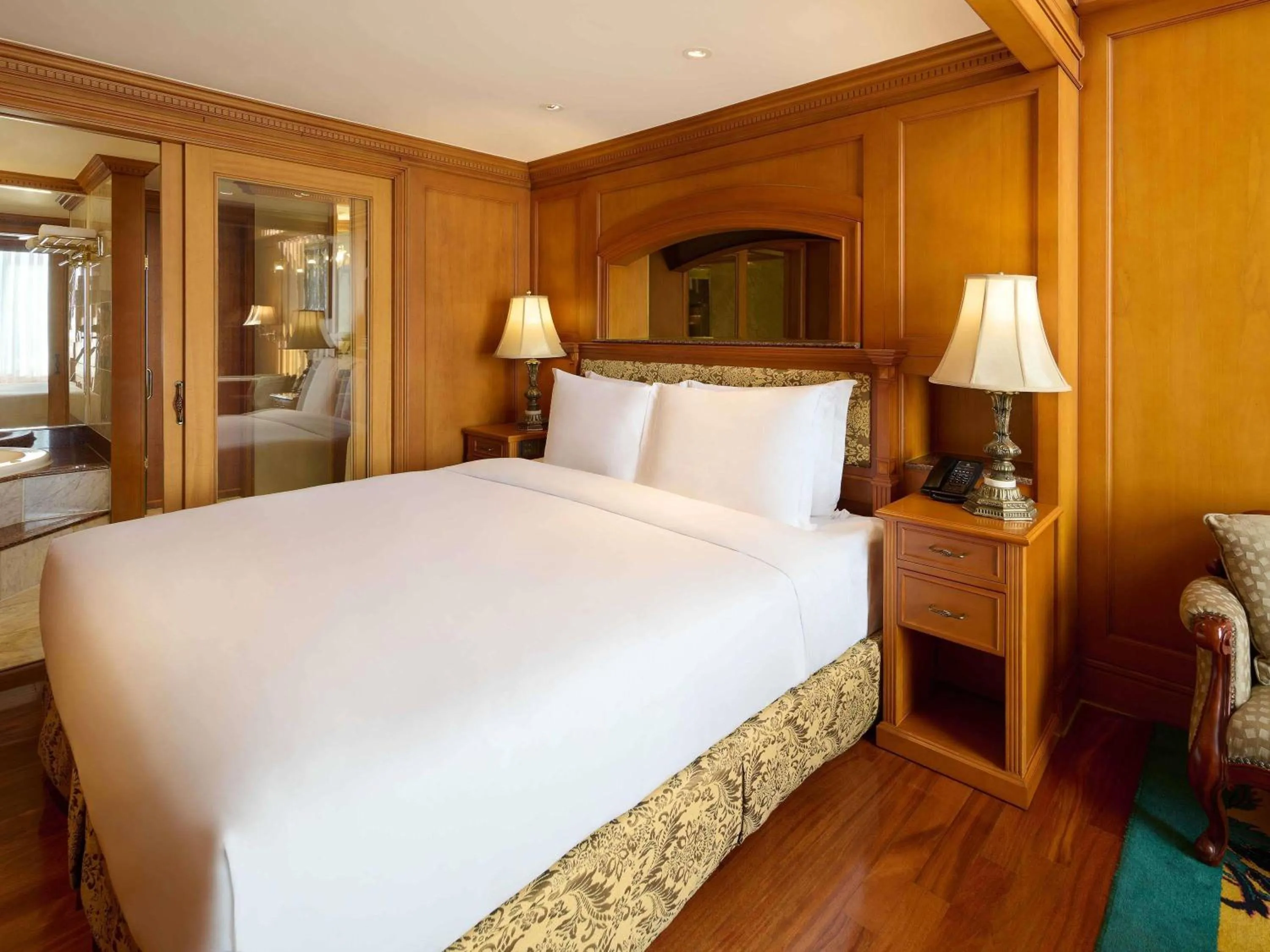 Bedroom, Bed in Grand Mercure Imperial Palace Seoul Gangnam