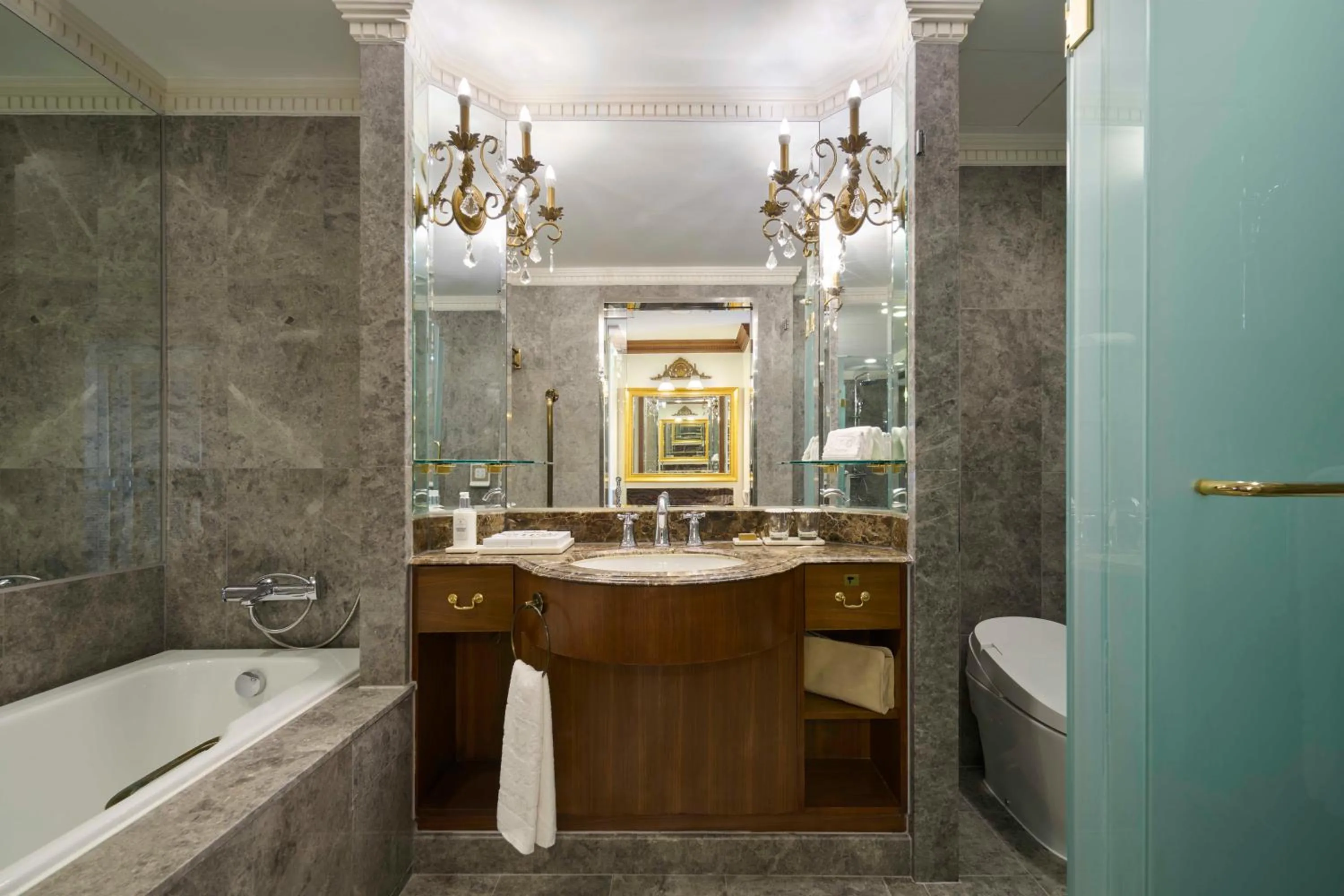 Bathroom in Grand Mercure Imperial Palace Seoul Gangnam