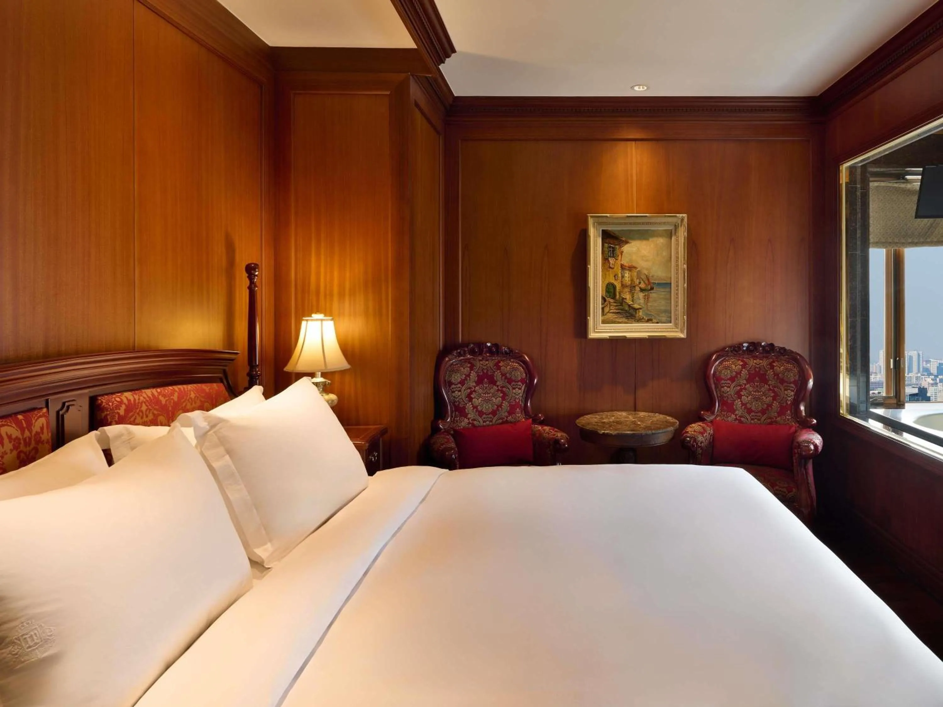 Bedroom, Bed in Grand Mercure Imperial Palace Seoul Gangnam