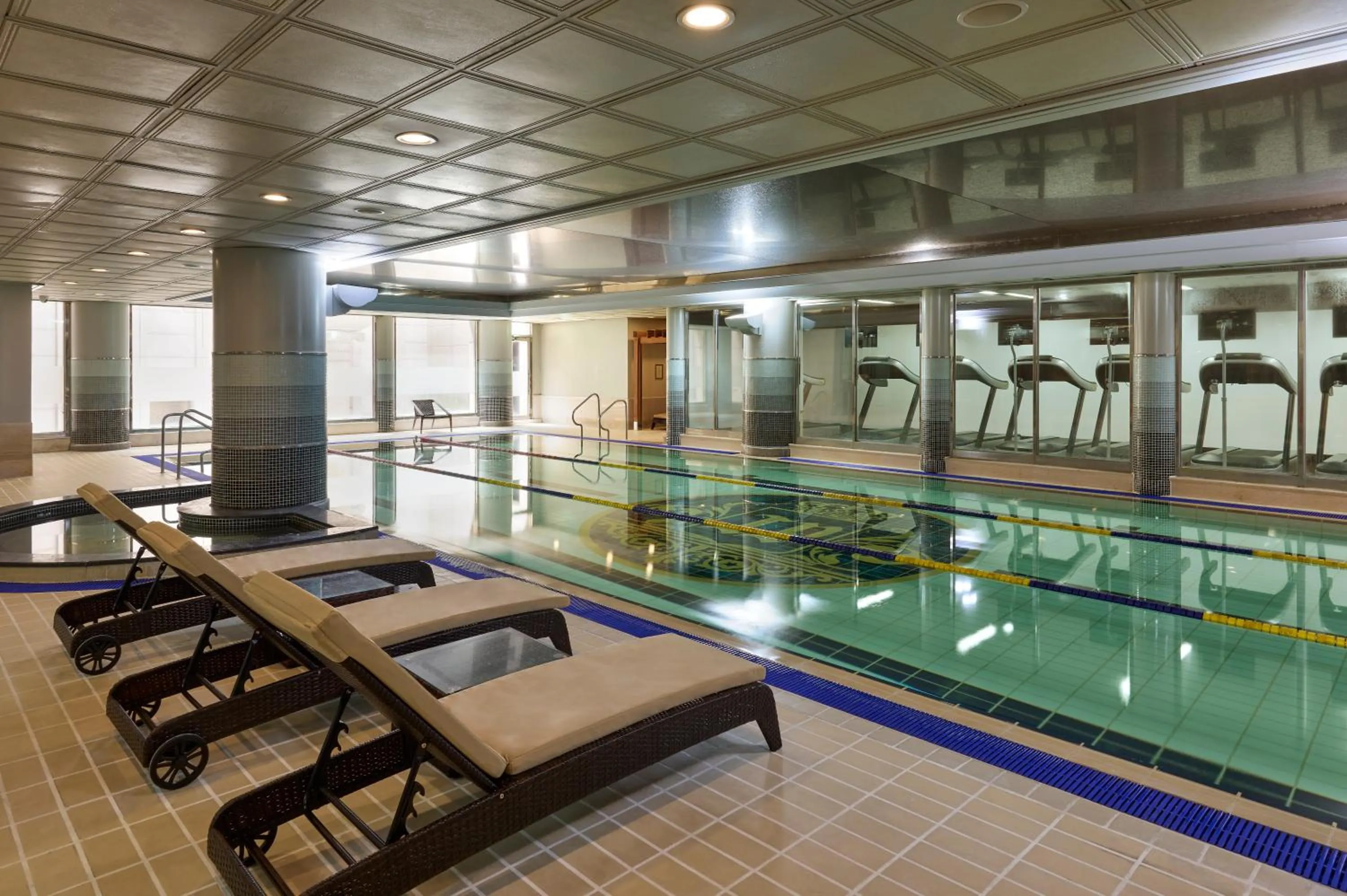 Swimming pool in Grand Mercure Imperial Palace Seoul Gangnam