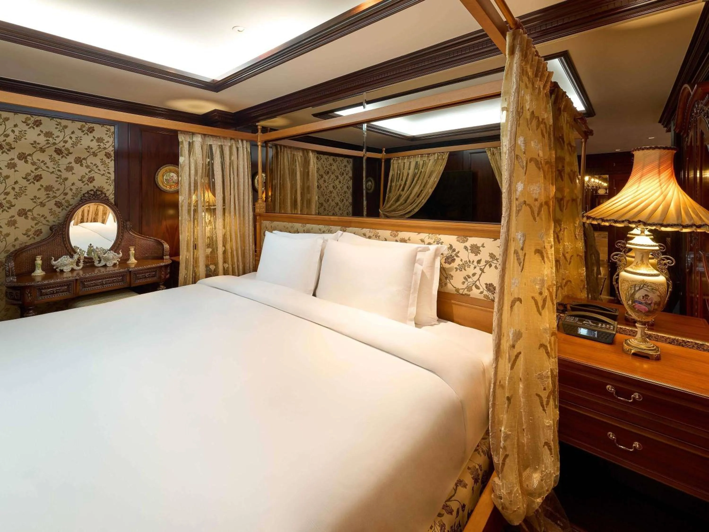 Bedroom, Bed in Grand Mercure Imperial Palace Seoul Gangnam