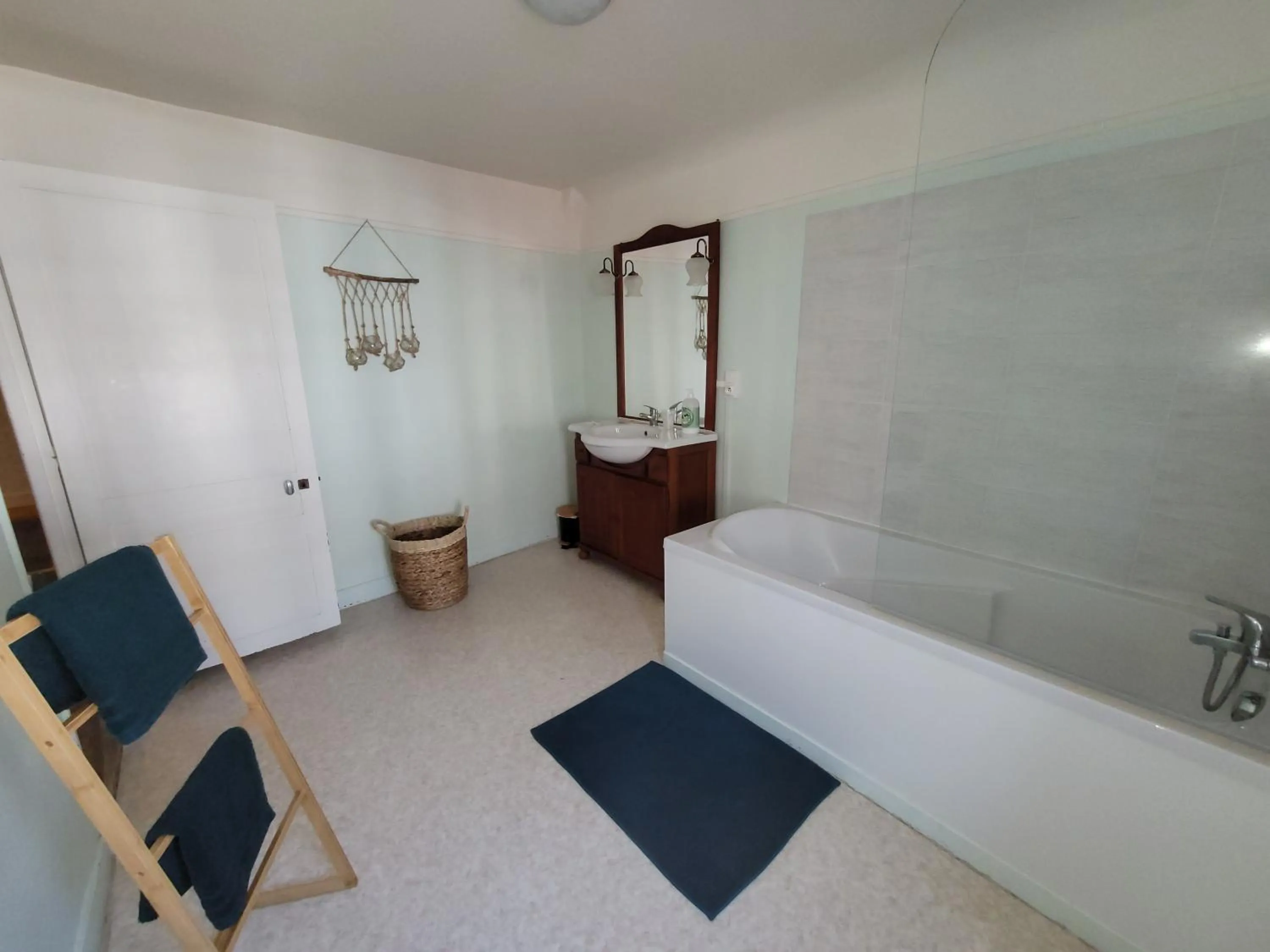 Bathroom in Chambre indépendante Au Relais Normand