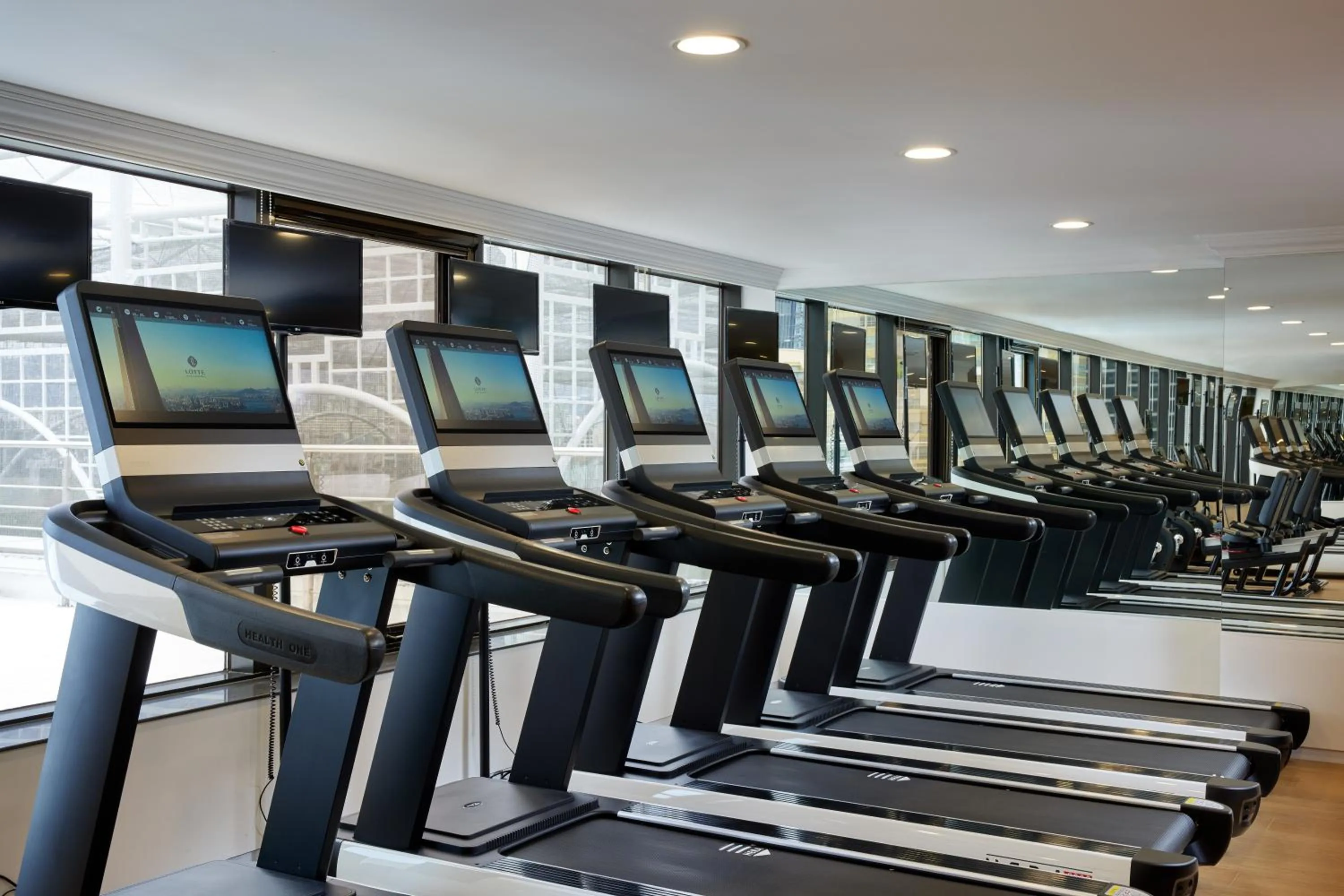 Fitness centre/facilities in Lotte Hotel World