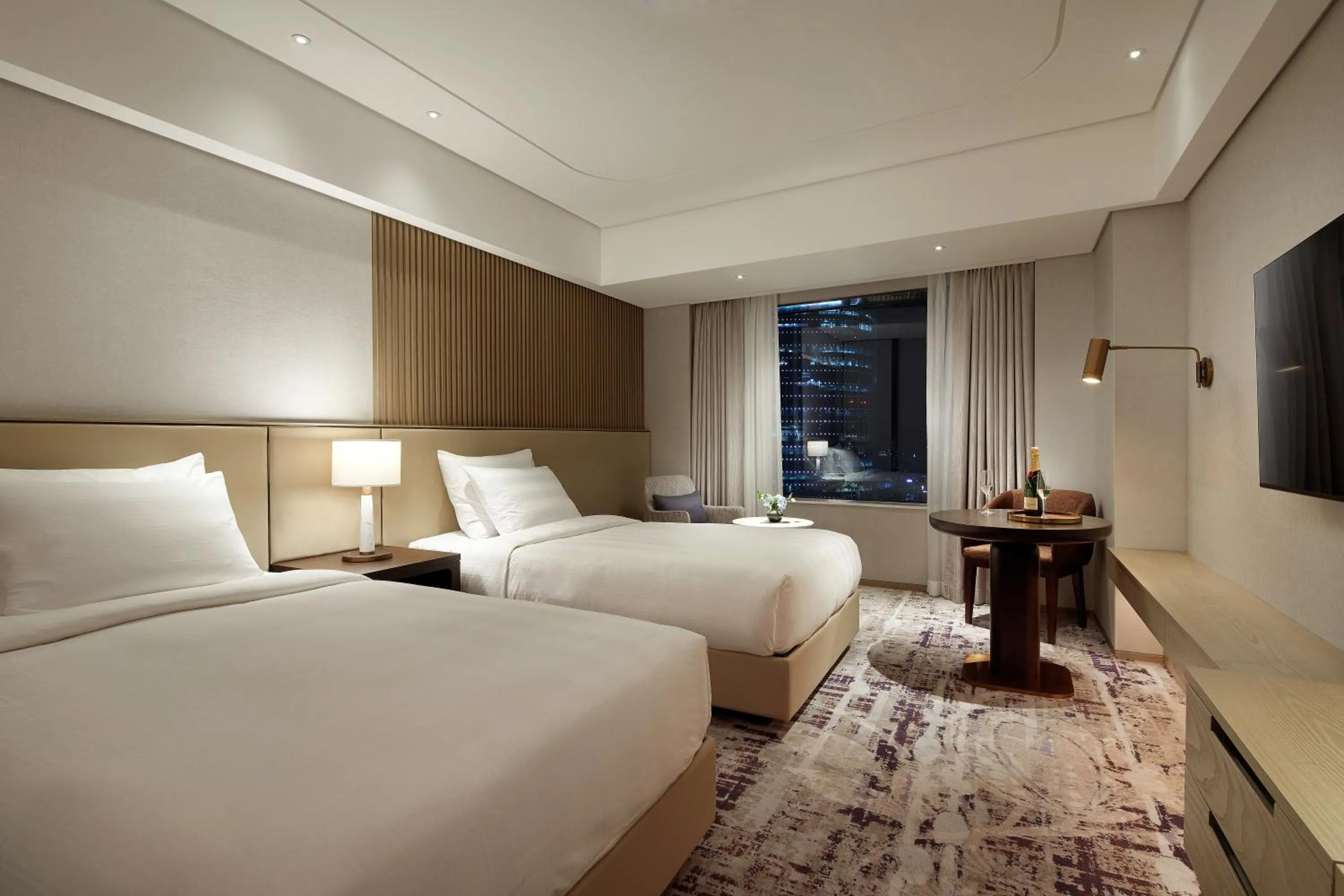 Photo of the whole room, Bed in Lotte Hotel World