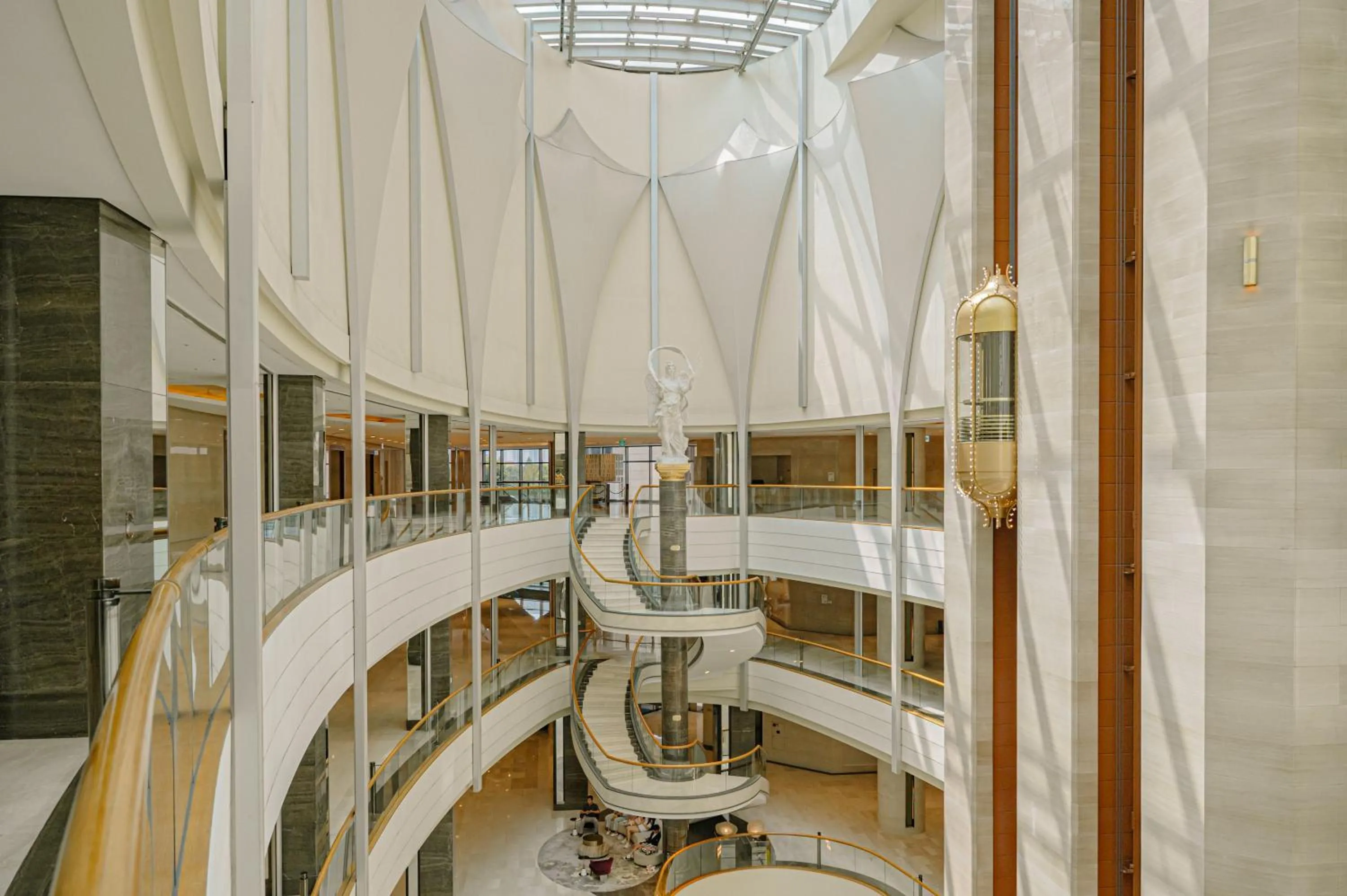 elevator in Lotte Hotel World