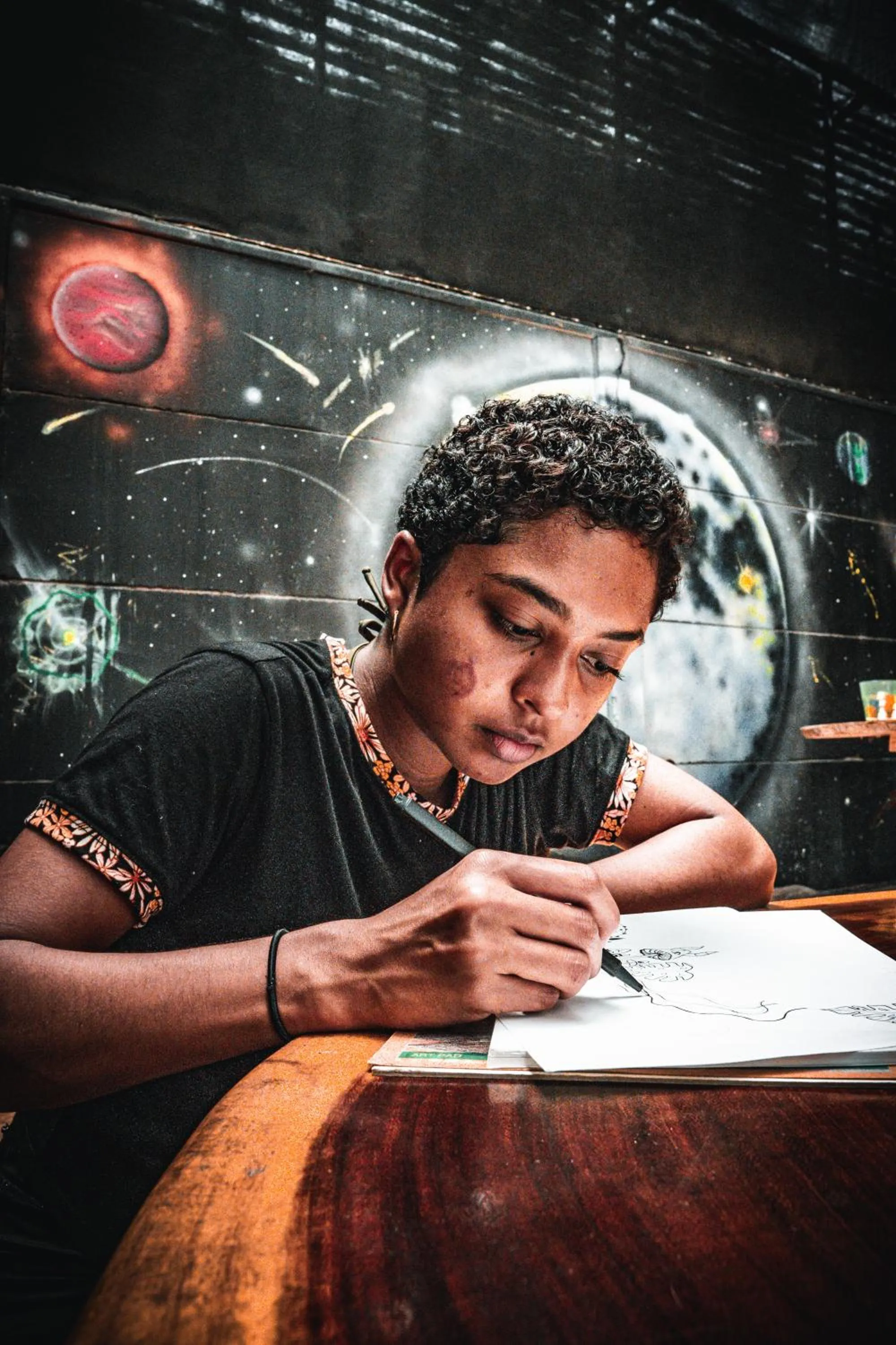 Communal lounge/ TV room in Flutterby House Hostel