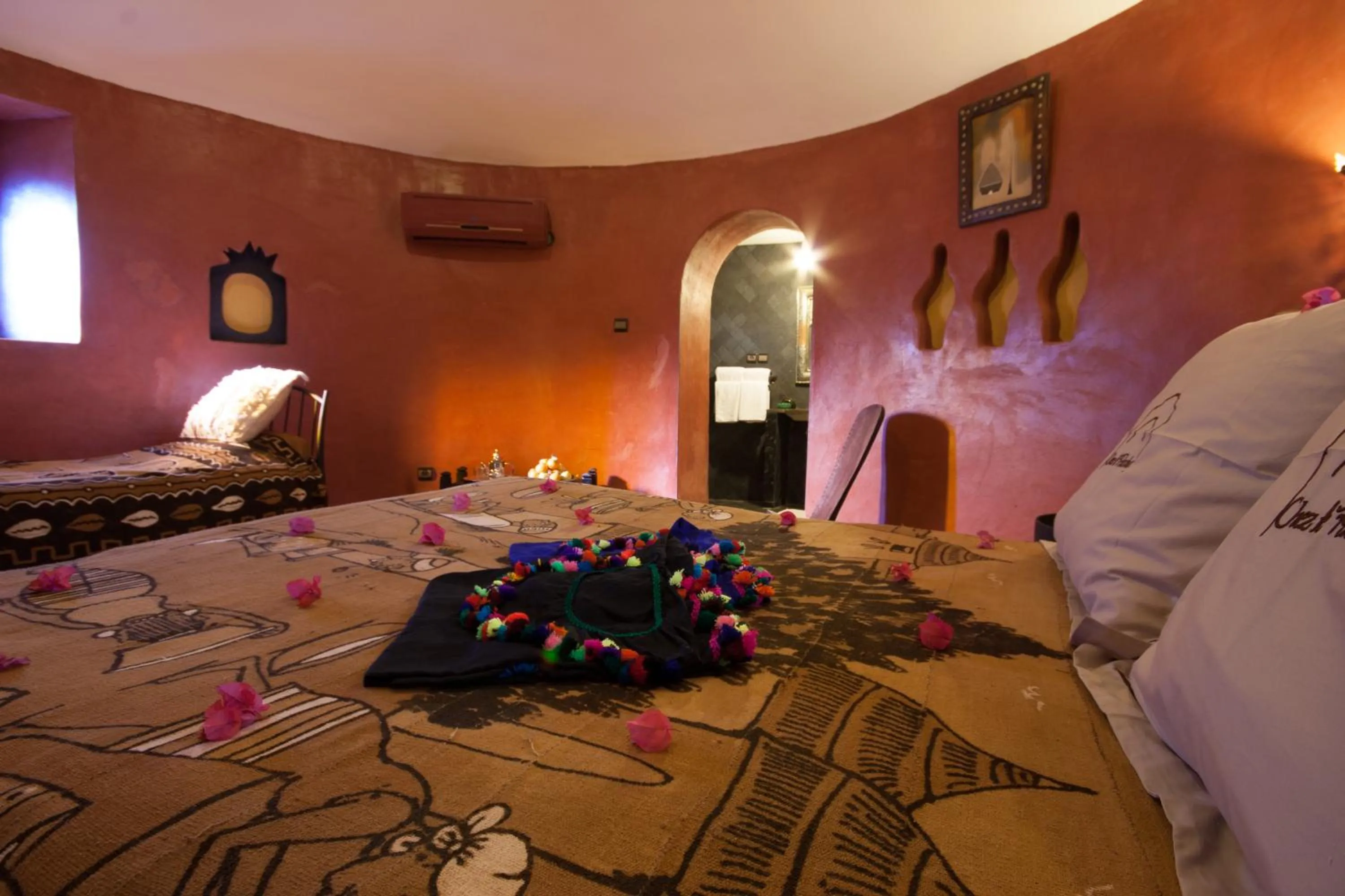 Bed in Chez Le Pacha - Authentic Sahara Hotel Mhamid