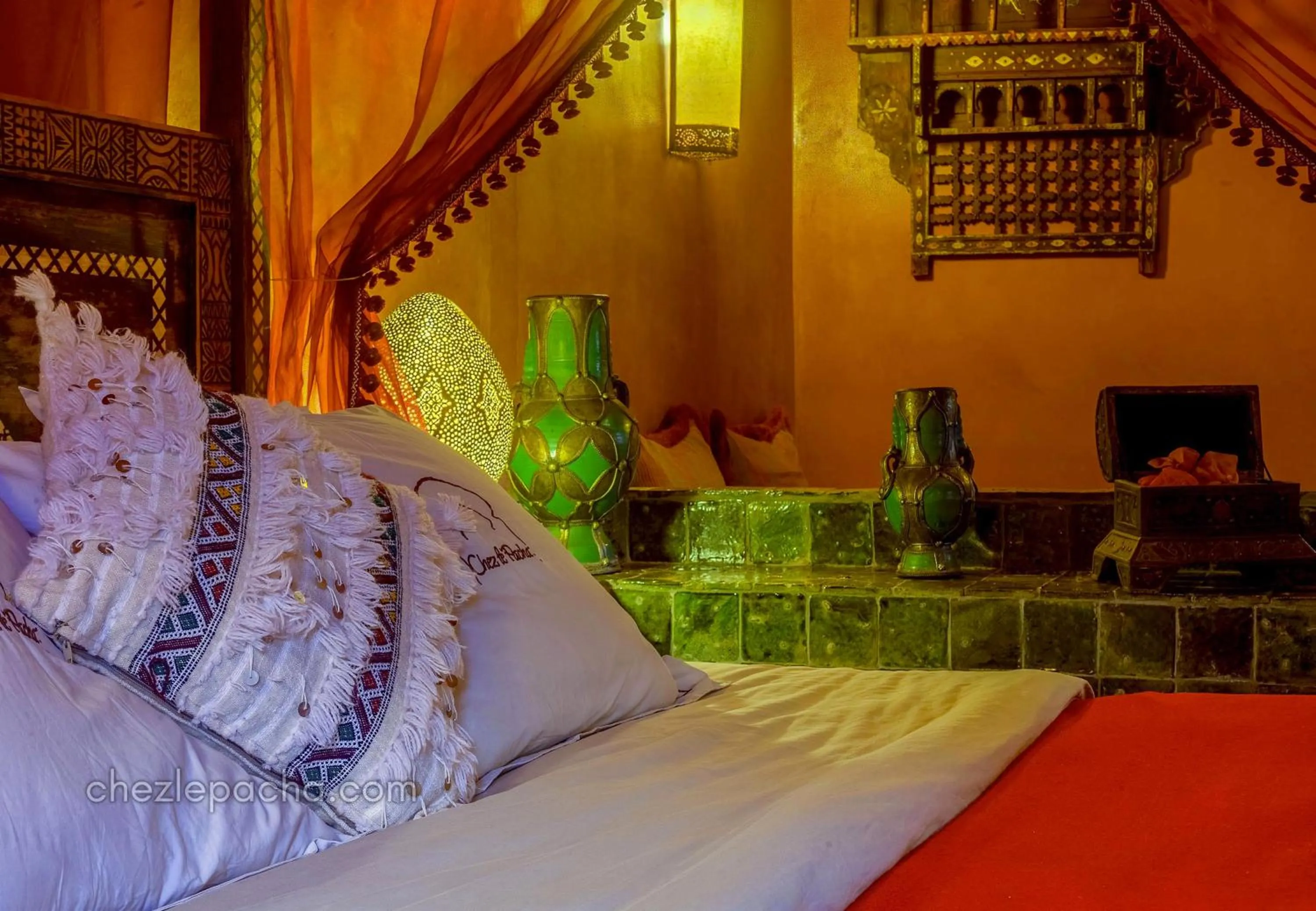 Decorative detail, Bed in Chez Le Pacha - Authentic Sahara Hotel Mhamid