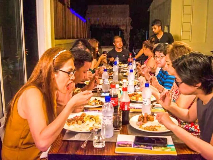 Restaurant/places to eat in Golhaaviewinn