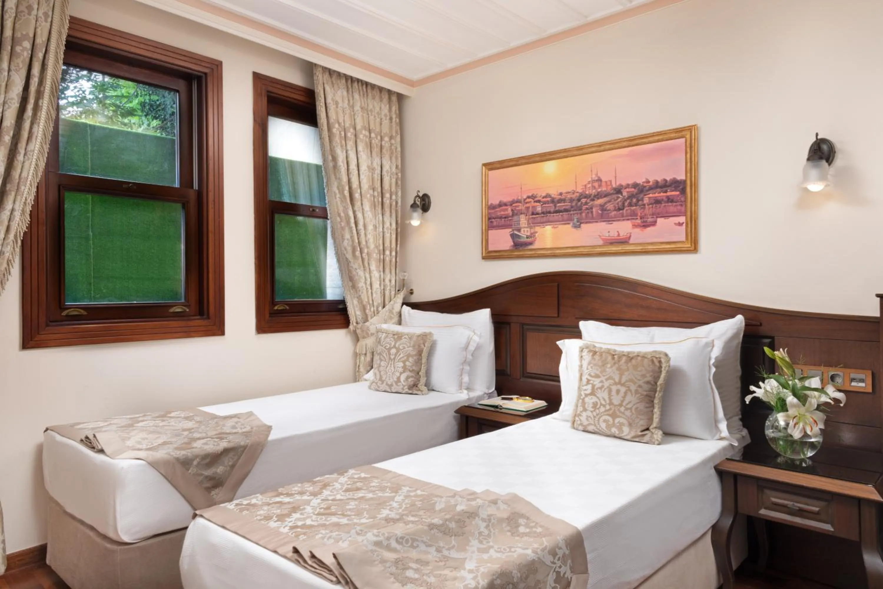 Massage, Bed in Bender Hotel