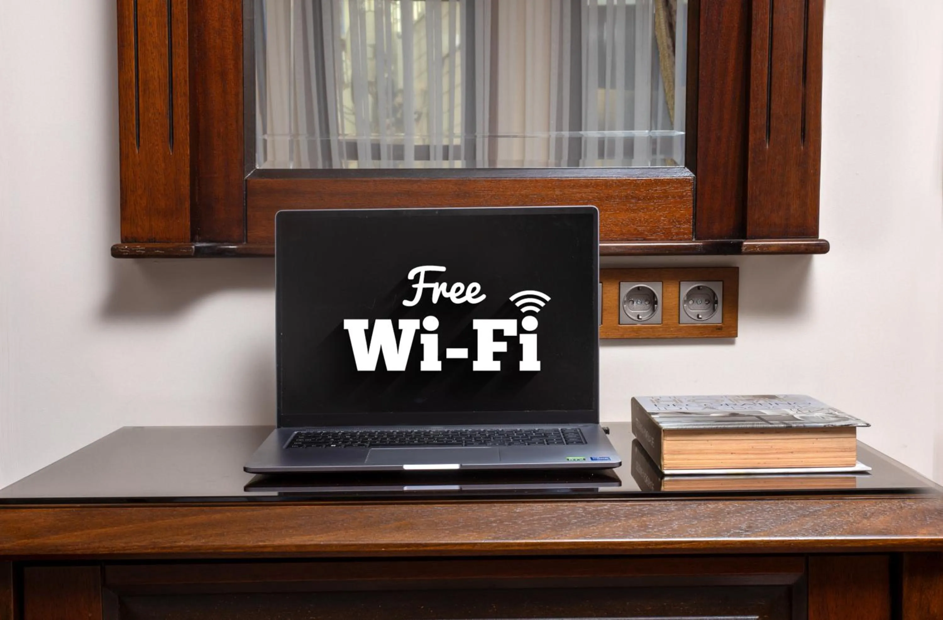 locker in Bender Hotel