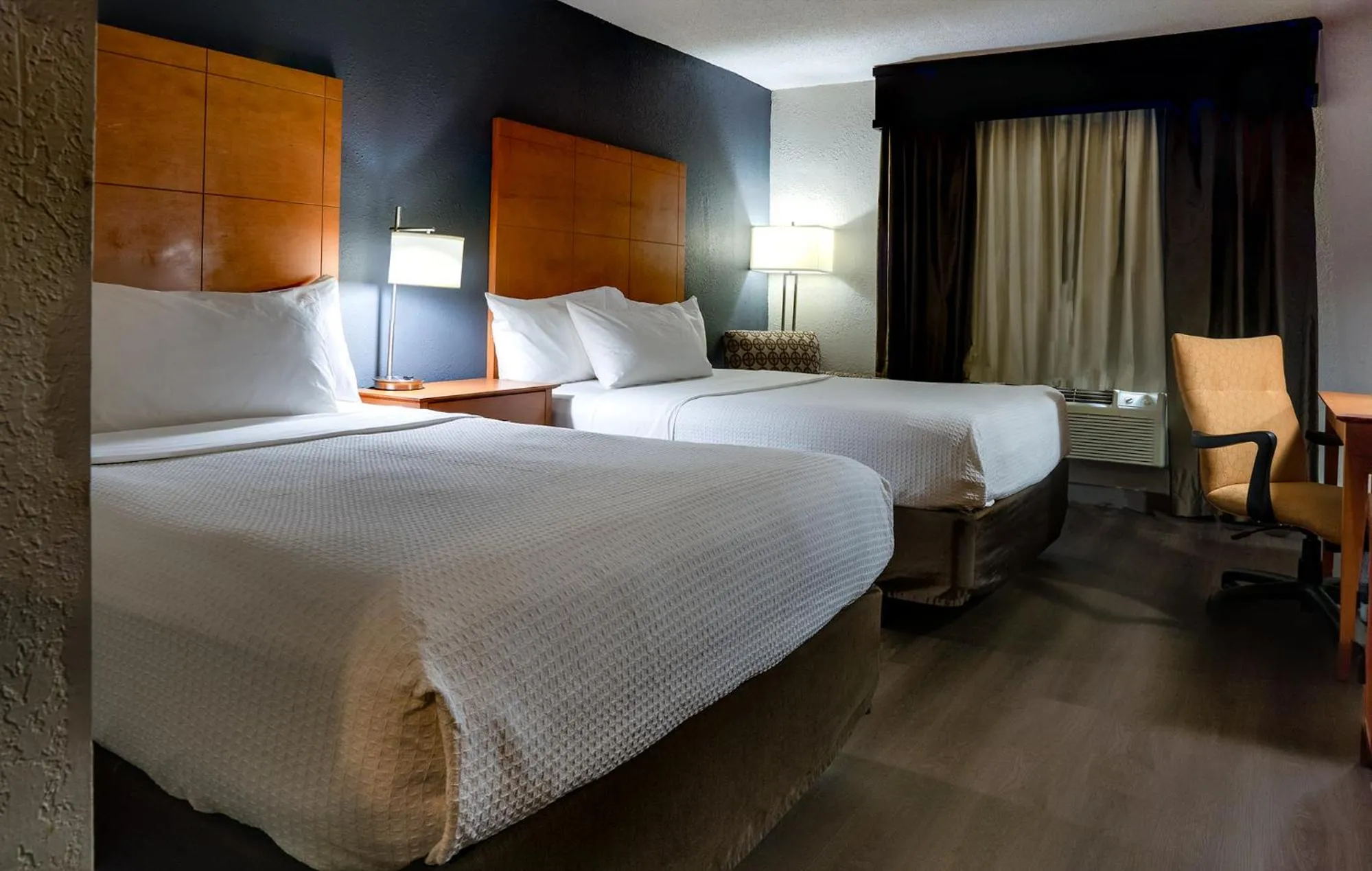 Bedroom, Bed in American Inn & Suites